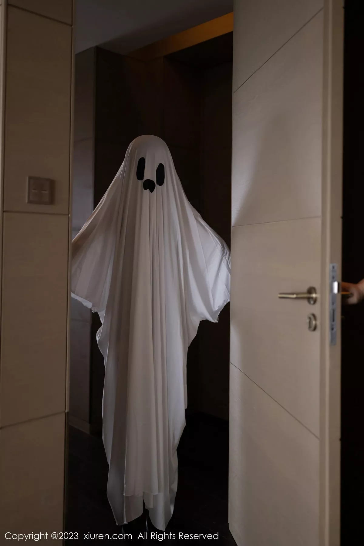 秀人集.com_[XiuRen秀人网]No.7649_模特幼幼性感黑色皮质情趣服饰配黑丝吊袜秀完美身材诱惑写真80P