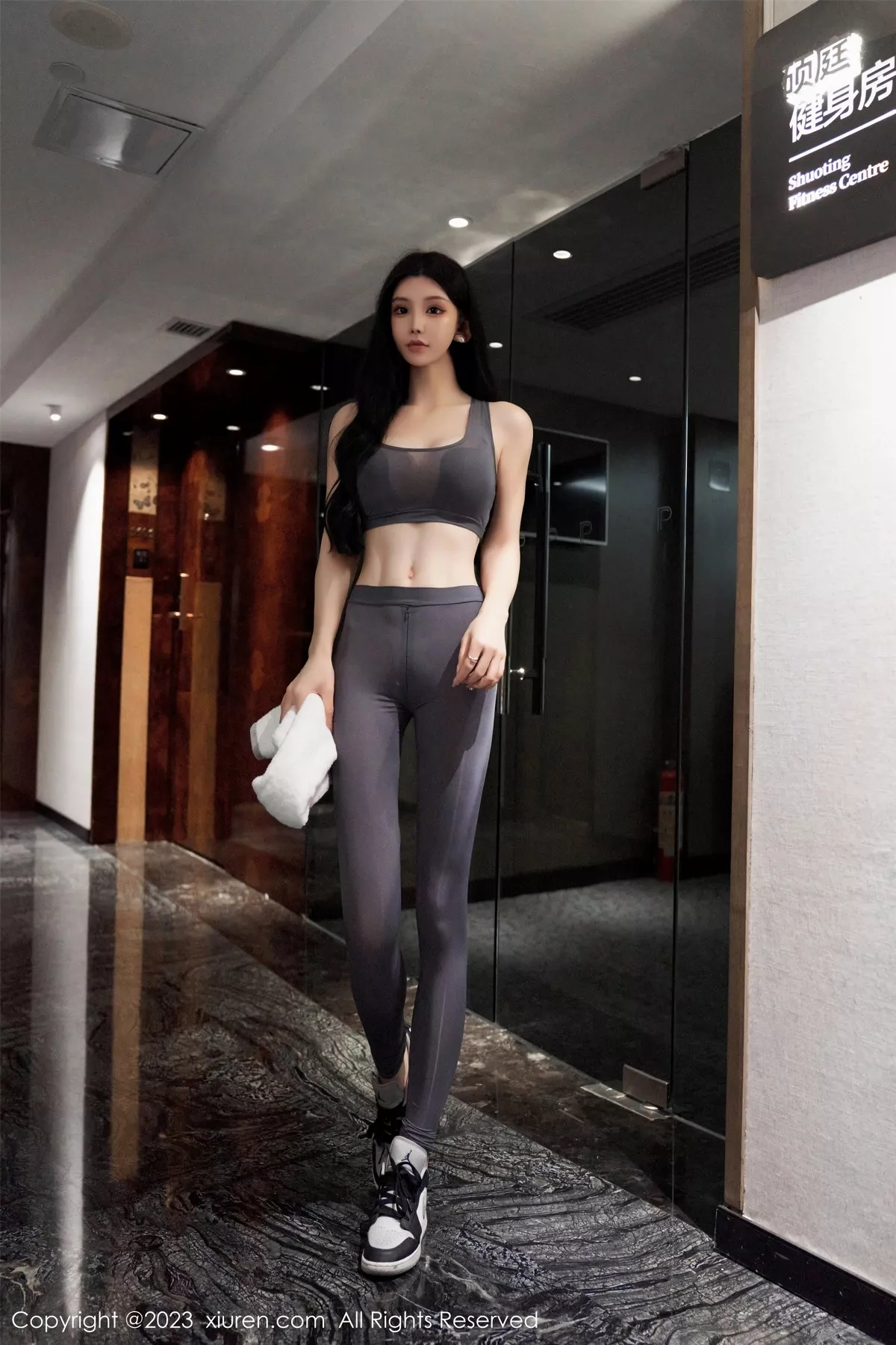 秀人集.com_[XiuRen秀人网]No.7651_女神周于希Sally酒店场景性感灰色健身服紧身秀完美身材诱惑写真91P