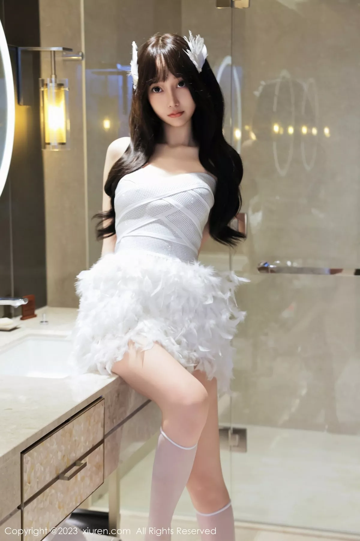 秀人集.com_[XiuRen秀人网]No.7644_模特玥儿玥er性感白色露肩礼裙配白丝袜秀曼妙身姿迷人诱惑写真57P