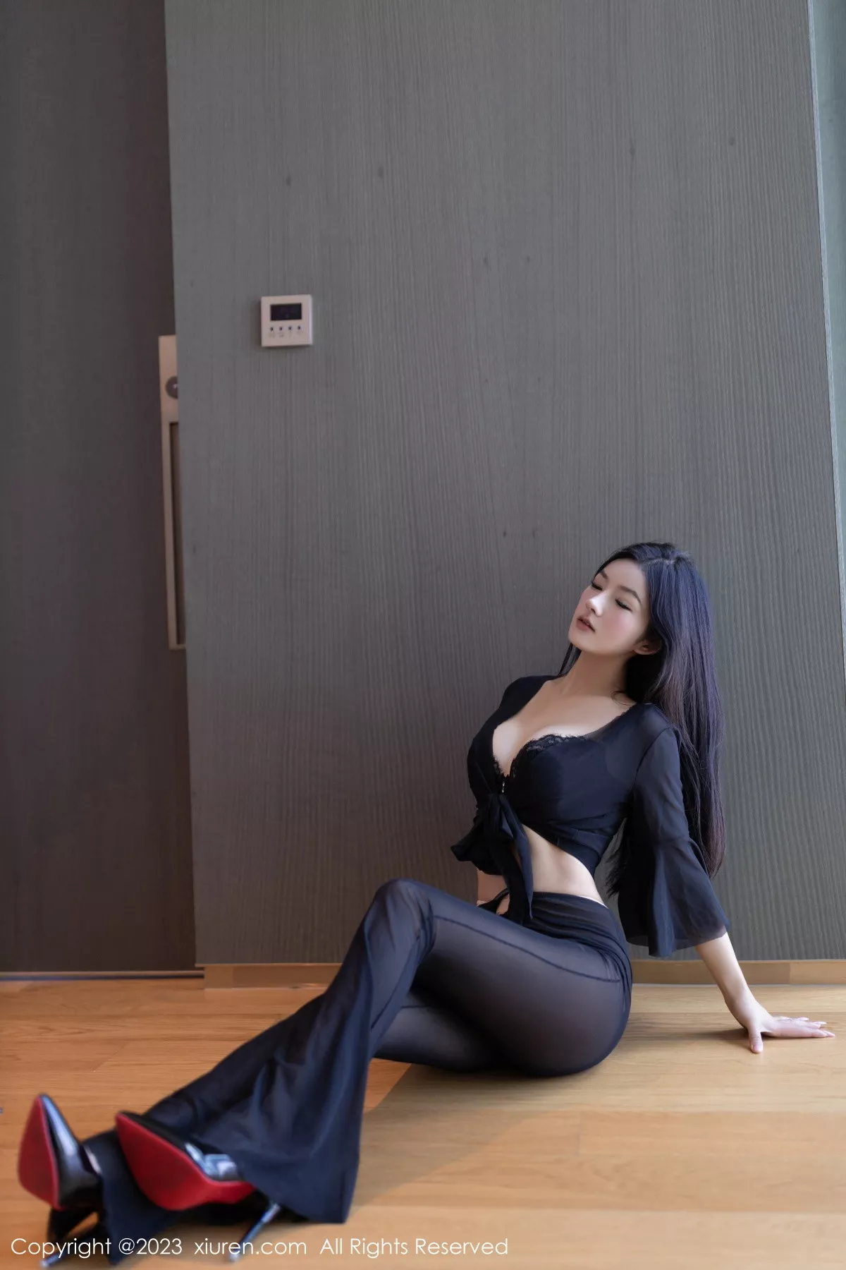 秀人集.com_[XiuRen秀人网]No.7660_模特谭小灵私房性感黑色服饰露黑色蕾丝内衣秀惹火身材诱惑写真80P