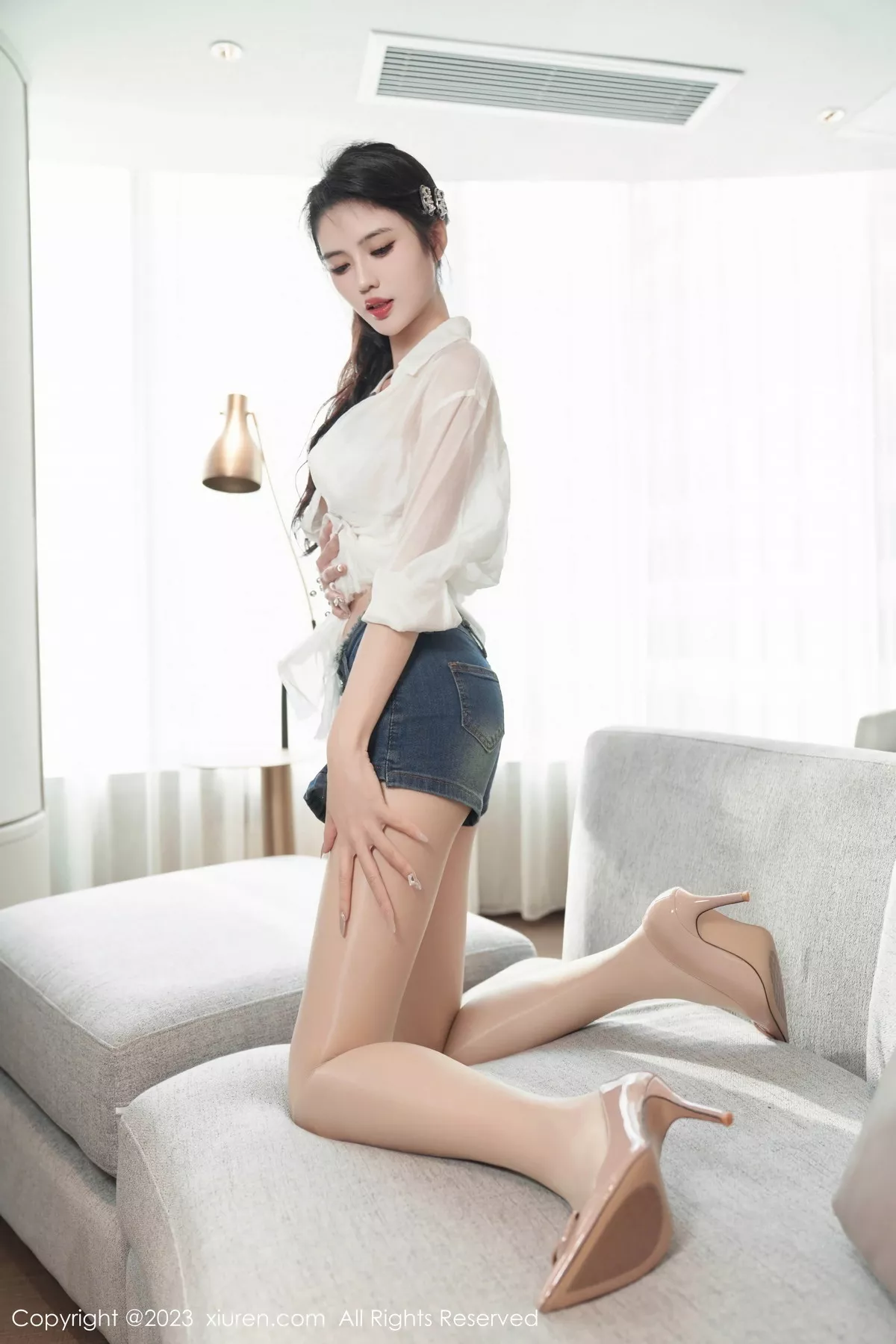 秀人集.com_[XiuRen秀人网]No.7667_模特浅浅Danny性感白T配牛仔短裙露闪亮肉丝秀美腿诱惑写真89P