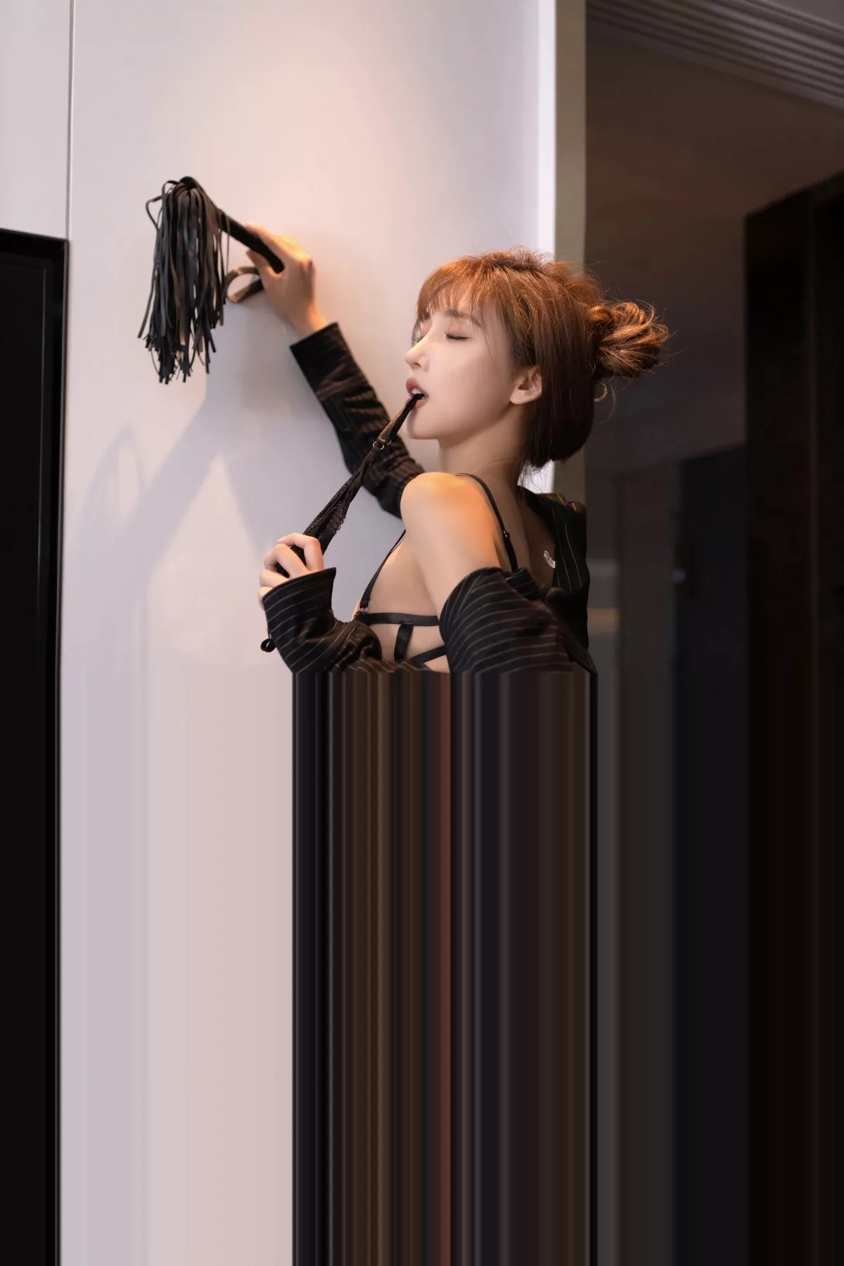 秀人集.com_[XiuRen秀人网]No.7675_模特陆萱萱性感黑色短裙套装露黑色蕾丝内衣秀柔美身姿诱惑写真75P