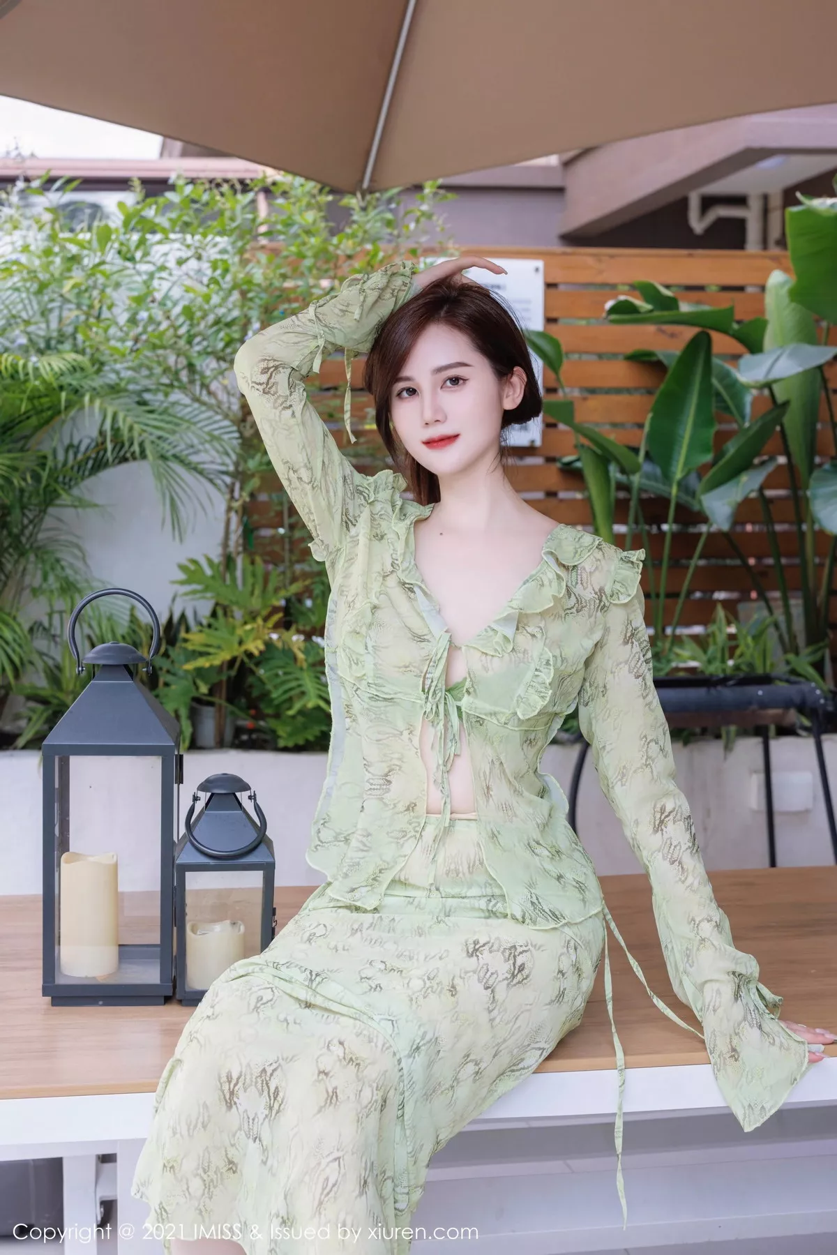 秀人集.com_[IMISS爱蜜社]Vol.758_气质女神sisy思性感淡绿色上衣露灰绿色蕾丝内衣完美诱惑写真40P