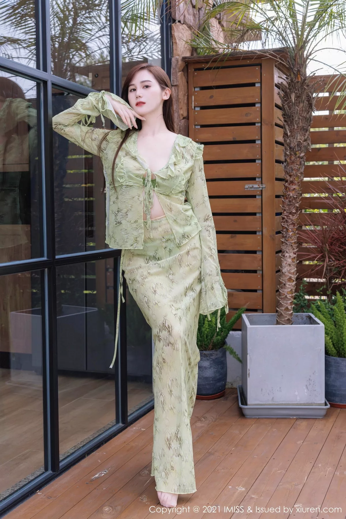 秀人集.com_[IMISS爱蜜社]Vol.758_气质女神sisy思性感淡绿色上衣露灰绿色蕾丝内衣完美诱惑写真40P