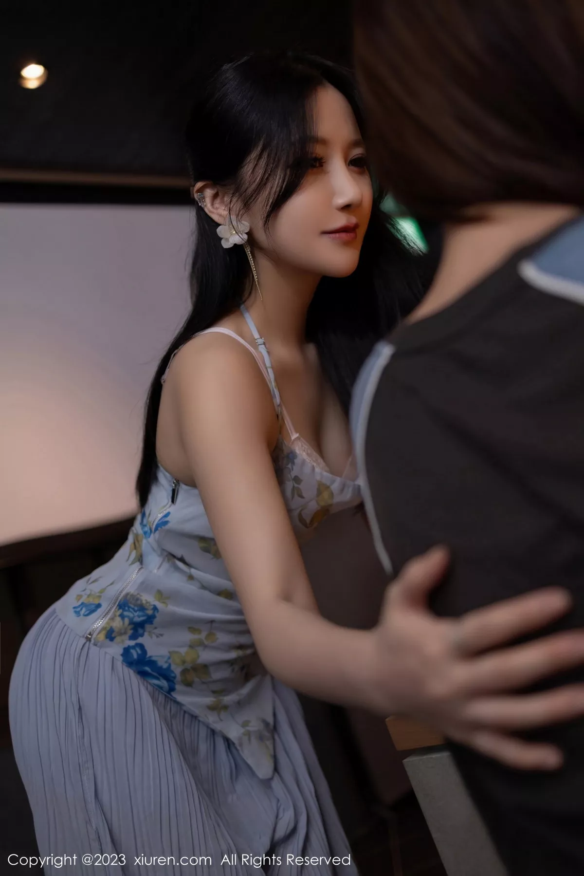 秀人集.com_[XiuRen秀人网]No.7681_模特鱼子酱Fish情节拍摄性感蓝灰上衣配长裙秀曼妙身姿诱惑写真81P