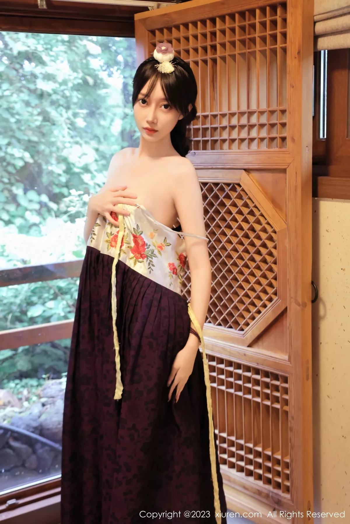 秀人集.com_[XiuRen秀人网]No.7677_模特玥儿玥er济州岛旅拍大长今服饰半脱秀完美身姿迷人诱惑写真66P