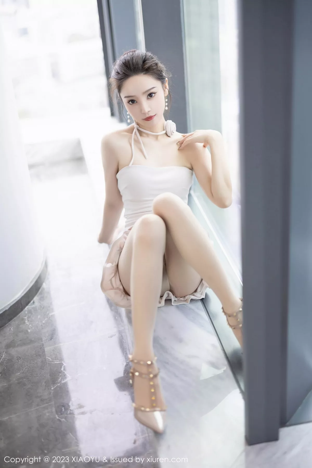 秀人集.com_[XiaoYu画语界]Vol.1132_模特苏曼兮性感白色露肩裙配超薄无内肉丝秀丰腴美臀诱惑写真81P