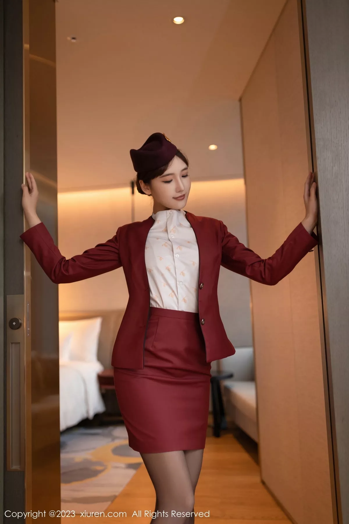 秀人集.com_[XiuRen秀人网]No.7569_模特陆萱萱脱空姐制服露性感黑色蕾丝内衣配超薄黑丝诱惑写真80P