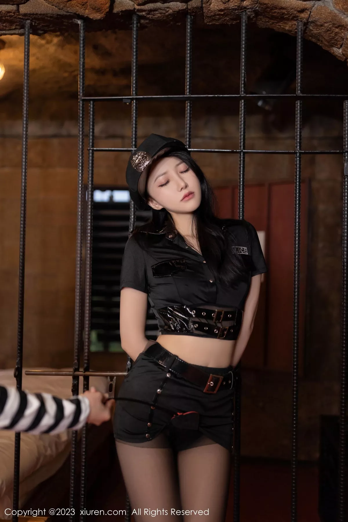 秀人集.com_[XiuRen秀人网]No.7576_模特鱼子酱Fish性感黑色服饰配超薄破烂黑丝秀曼妙身姿诱惑写真84P