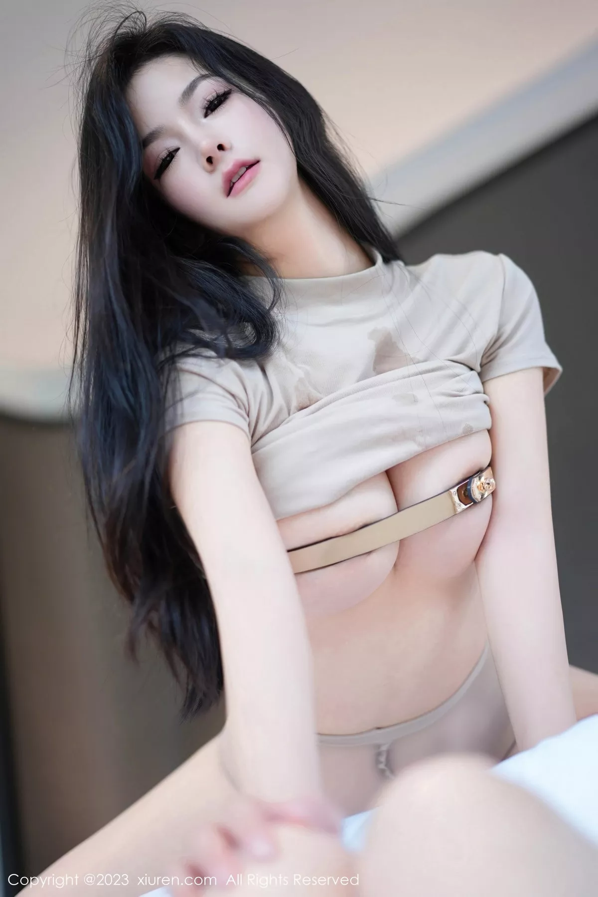 秀人集.com_[XiuRen秀人网]No.7572_模特谭小灵性感杏色连衣短裙配超薄无内肉丝秀惹火身材诱惑写真81P