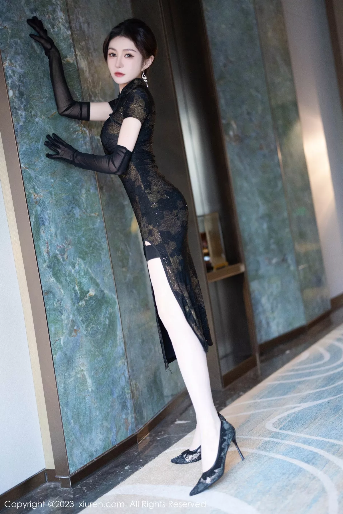 秀人集.com_[XiuRen秀人网]No.7688_模特唐宁宁性感黑色情趣旗袍服饰配黑丝袜秀丰腴身姿诱惑写真81P