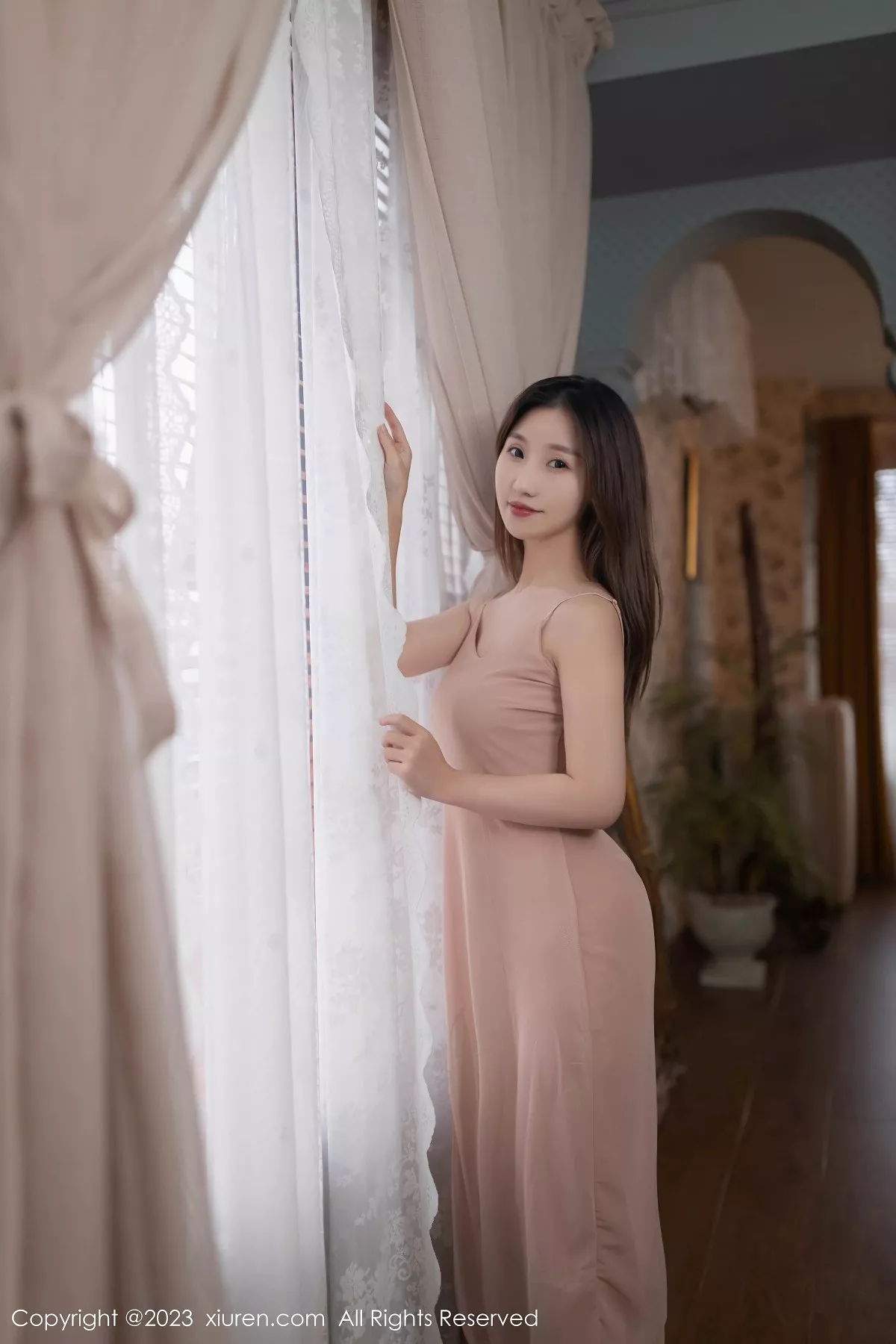 秀人集.com_[XiuRen秀人网]No.7738_模特杏子Yada性感暖灰连衣长裙配原色丝袜秀曼妙身姿诱惑写真79P