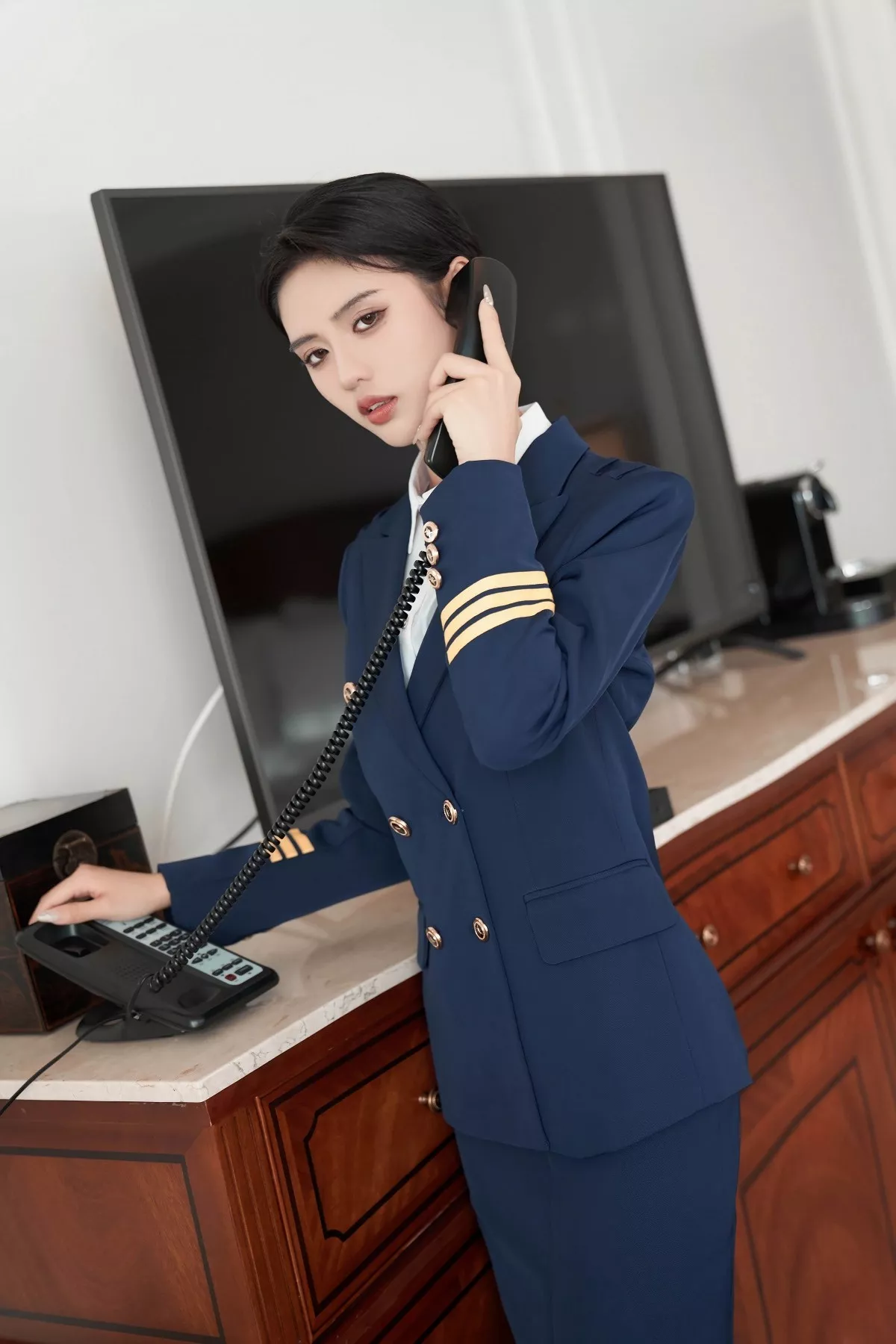 秀人集.com_[XiuRen秀人网]No.7737_模特浅浅Danny秘书角色装扮脱Ol制服露红色蕾丝内衣诱惑写真76P