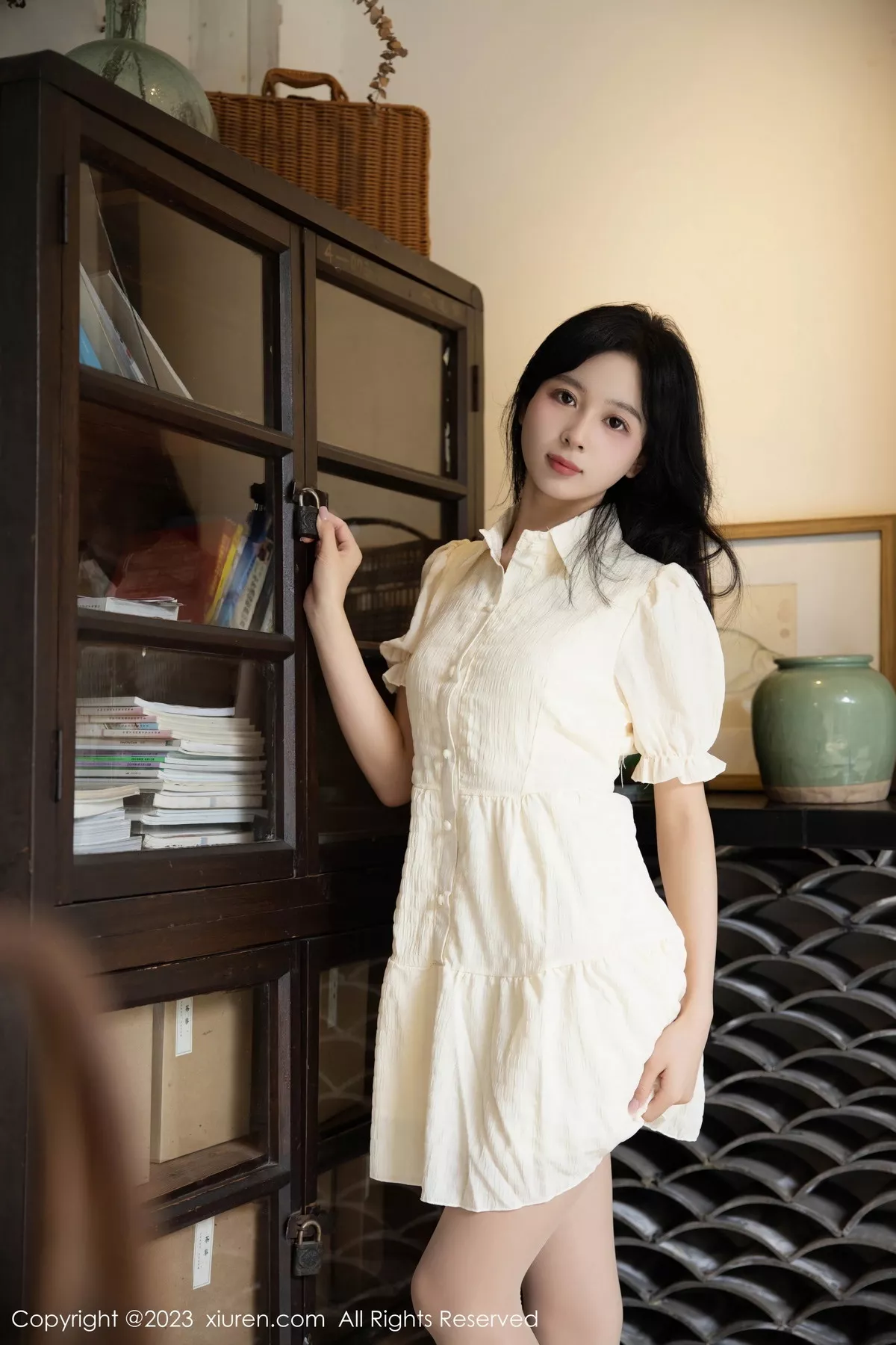 秀人集.com_[XiuRen秀人网]No.7742_模特糖豆sisi性感淡黄连衣裙露白色蕾丝内衣配原色丝袜诱惑写真62P