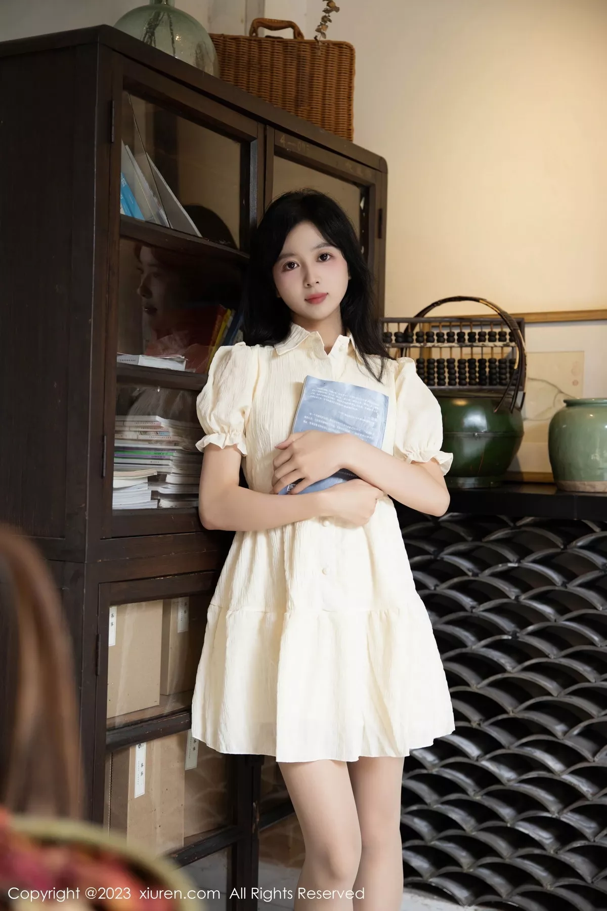 秀人集.com_[XiuRen秀人网]No.7742_模特糖豆sisi性感淡黄连衣裙露白色蕾丝内衣配原色丝袜诱惑写真62P