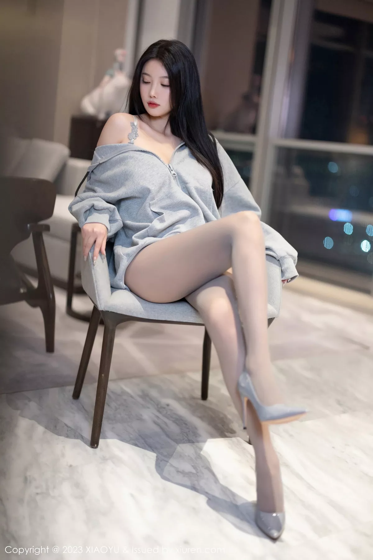 秀人集.com_[XiaoYu画语界]Vol.1156_女神杨晨晨Yome灰色蕾丝内衣配开档灰丝秀丰腴身材诱惑写真100P
