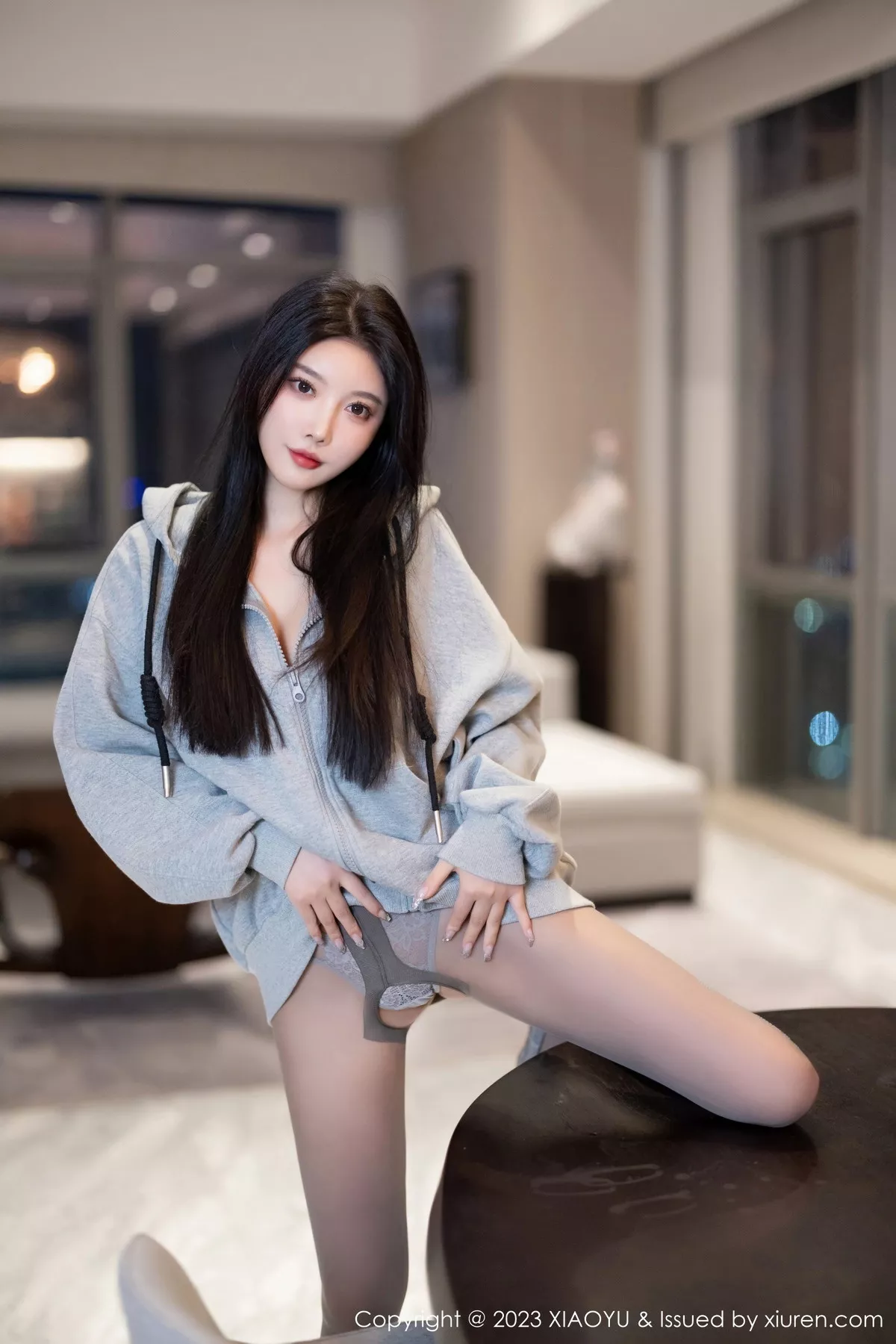 秀人集.com_[XiaoYu画语界]Vol.1156_女神杨晨晨Yome灰色蕾丝内衣配开档灰丝秀丰腴身材诱惑写真100P