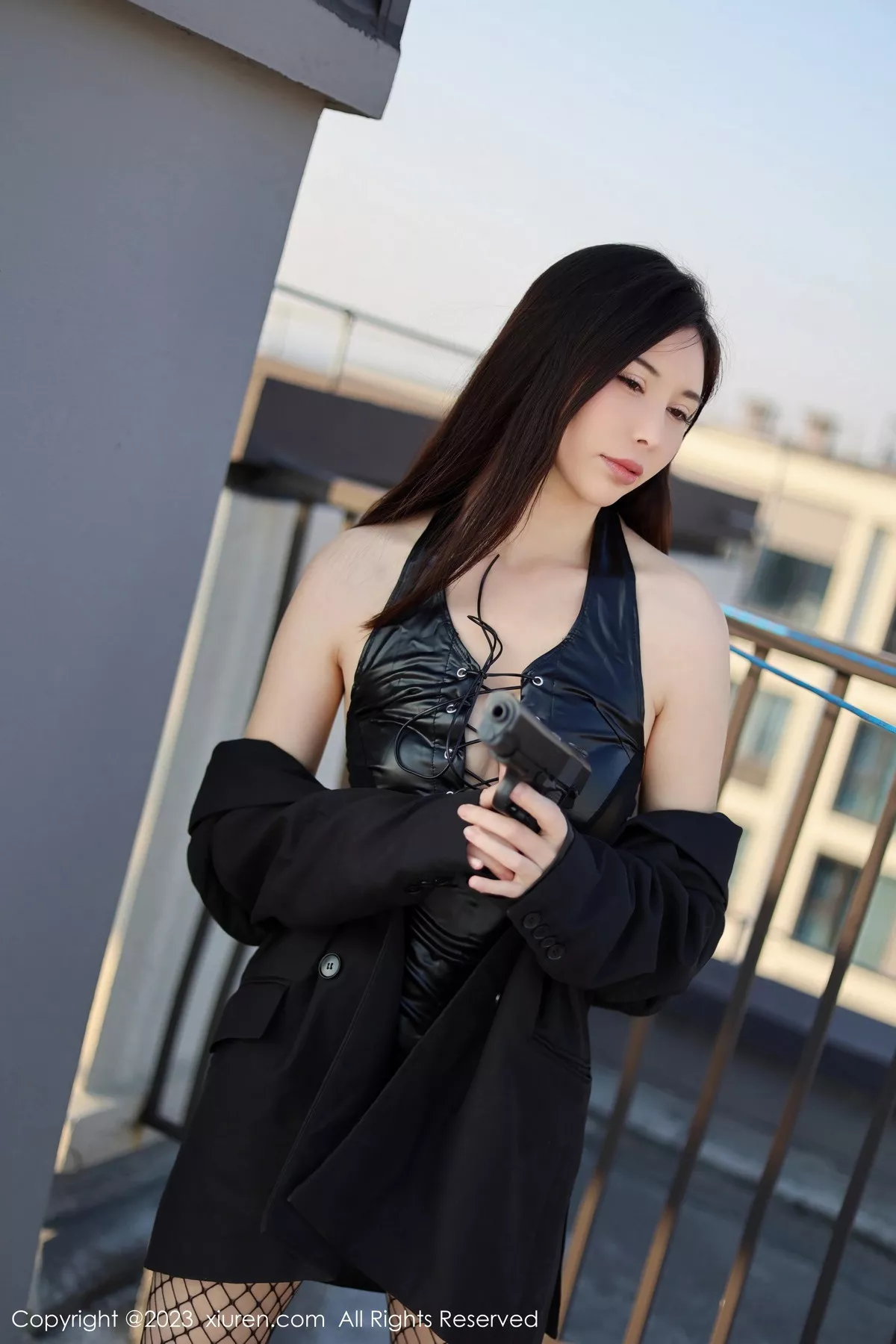 秀人集.com_[XiuRen秀人网]No.7772_模特曼柔户外性感黑丝服饰配黑色网格袜秀曼妙身姿撩人诱惑写真80P