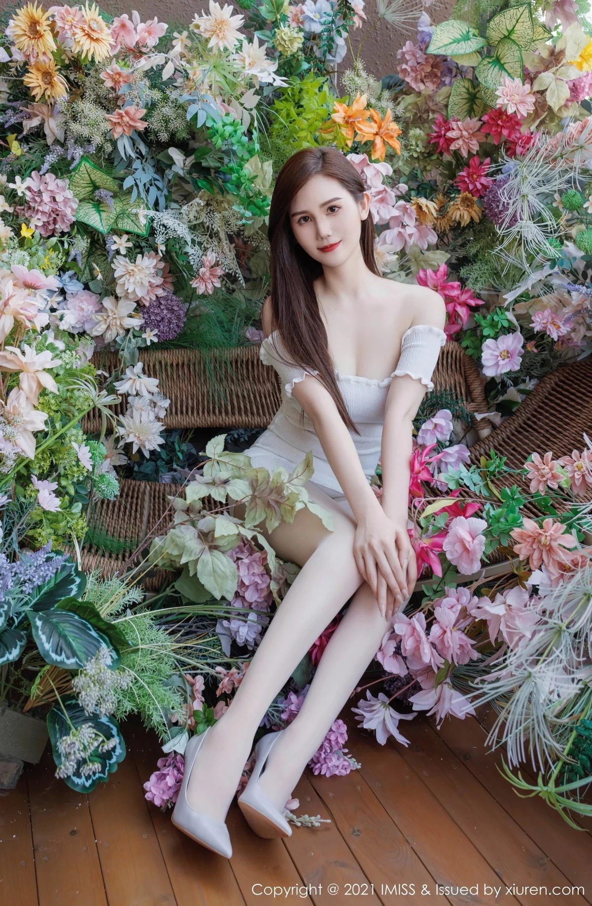 秀人集.com_[IMISS爱蜜社]Vol.761_女神SISY思白色露肩连衣裙露紫色蕾丝内衣秀完美身材诱惑写真43P