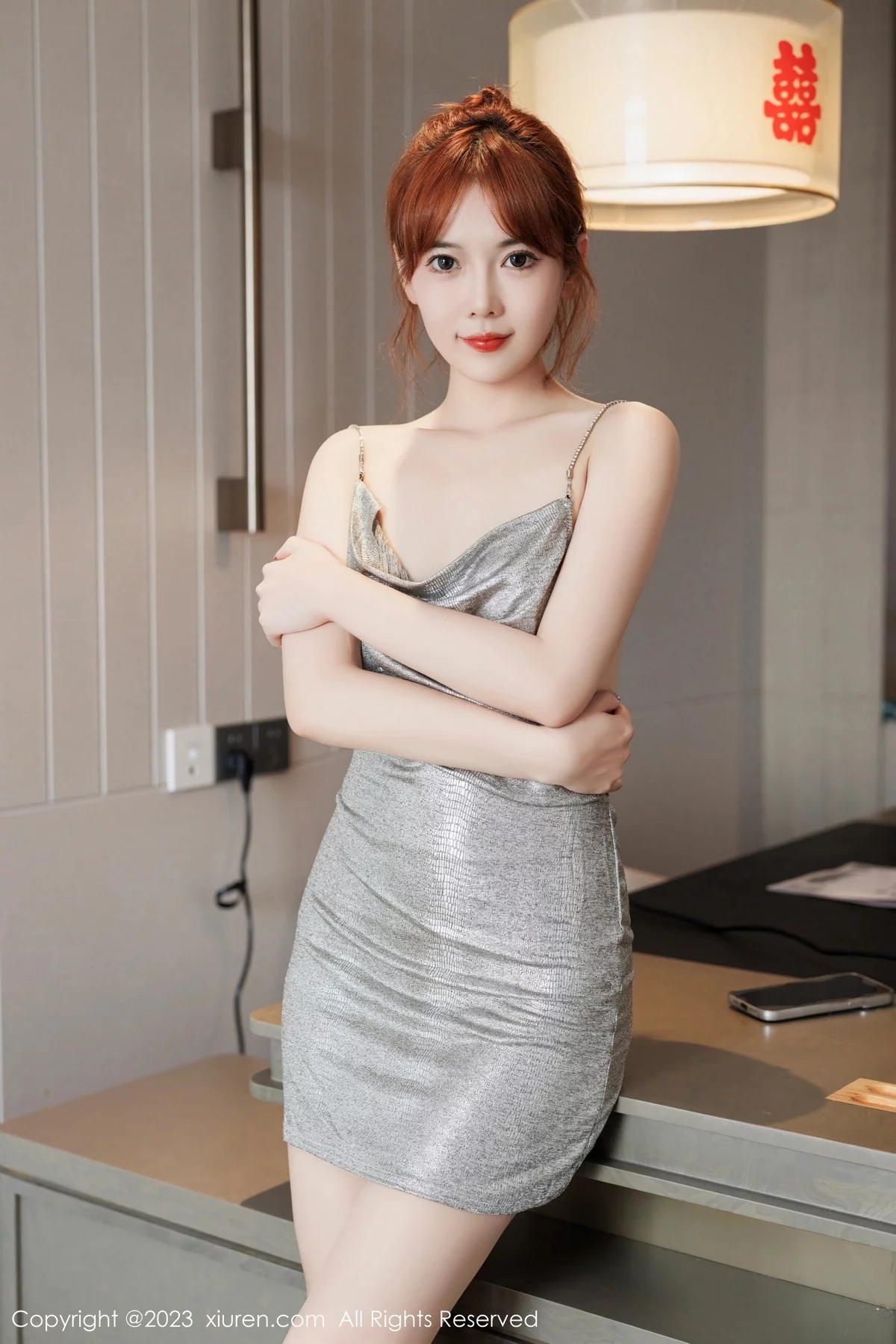 秀人集.com_[XiuRen秀人网]No.7795_新人模特圆儿性感银白连衣短裙配超薄肉丝秀翘臀美腿诱惑写真47P