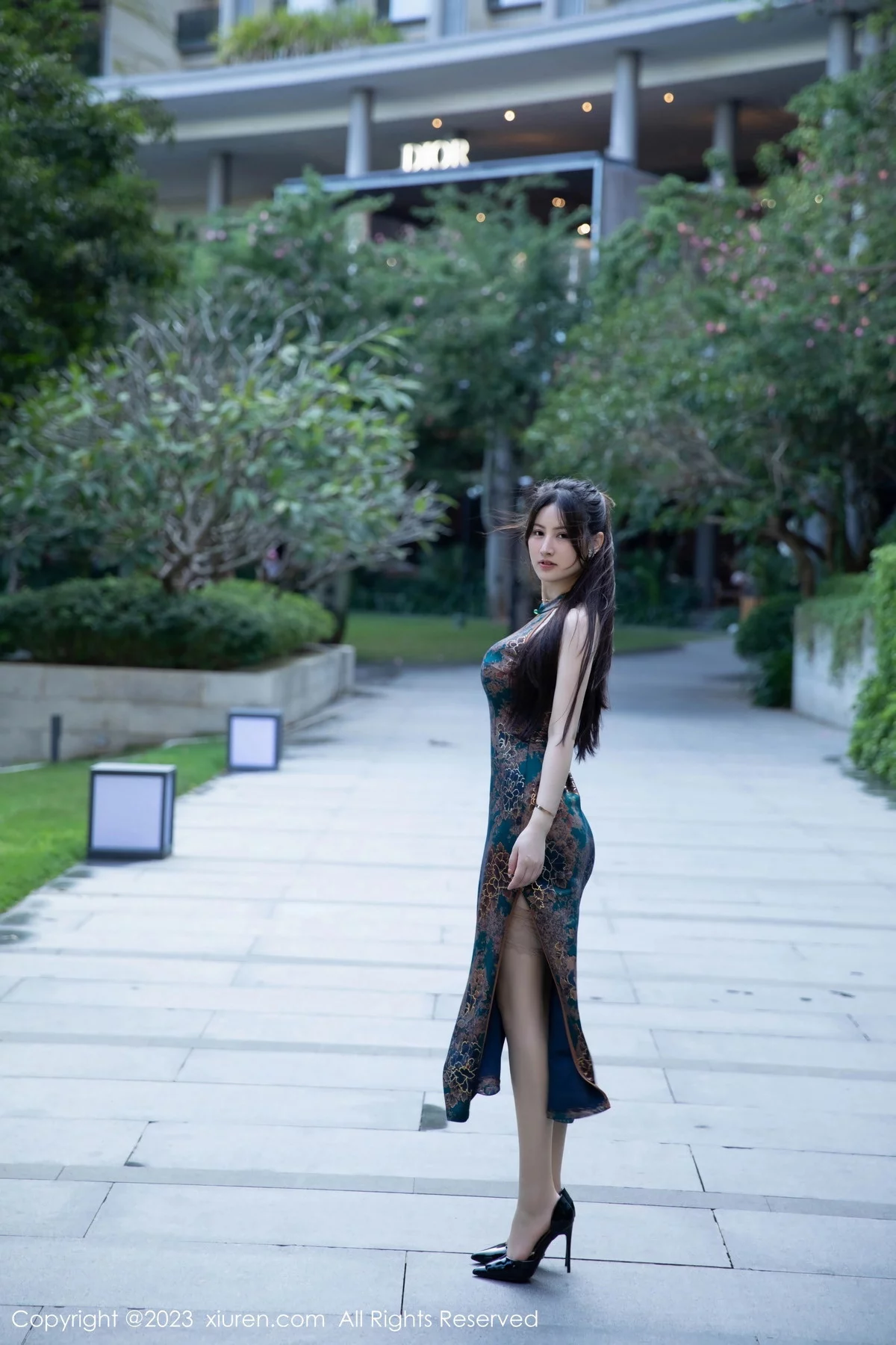 秀人集.com_[XiuRen秀人网]No.7807_模特诗诗kiki性感暗花色旗袍露黑色蕾丝内衣秀惹火身材诱惑写真85P
