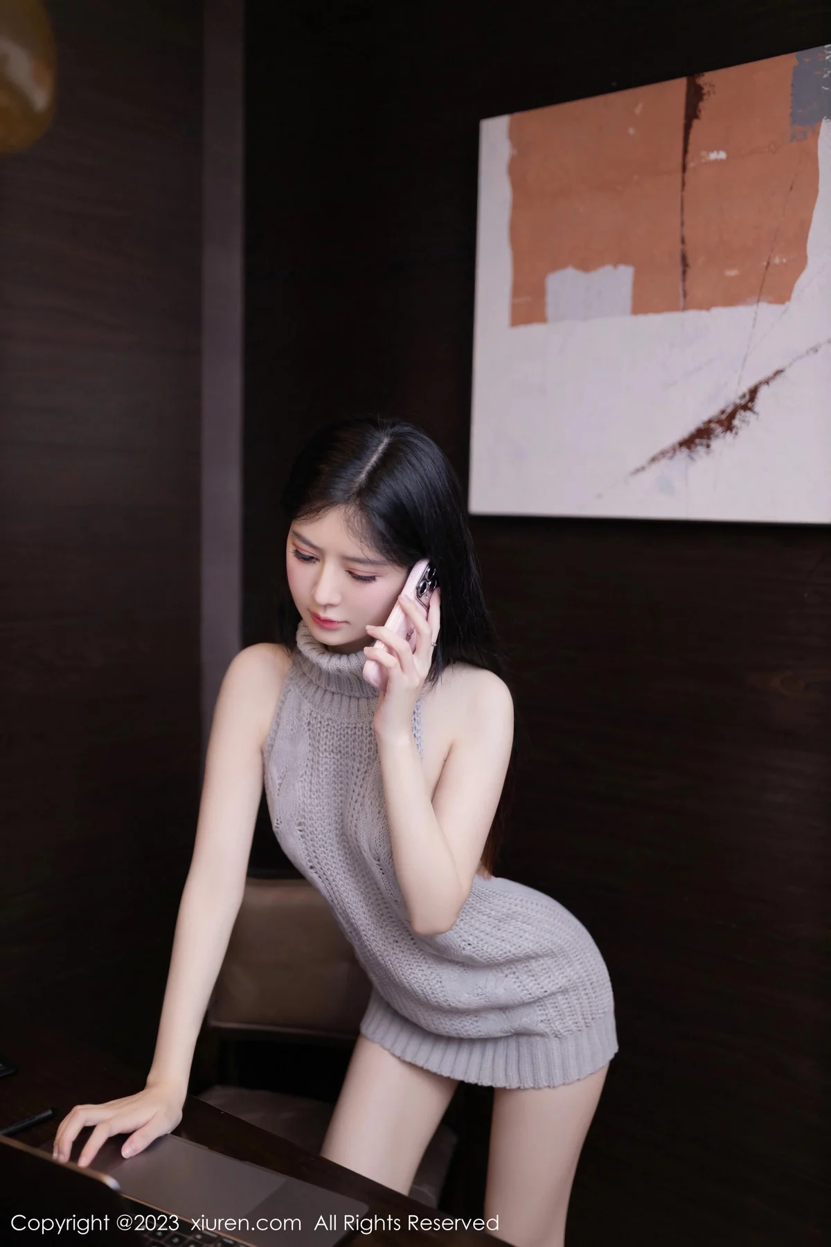 秀人集.com_[XiuRen秀人网]No.7818_模特幼幼性感开背灰色毛线衣多面视角秀完美身材撩人诱惑写真80P