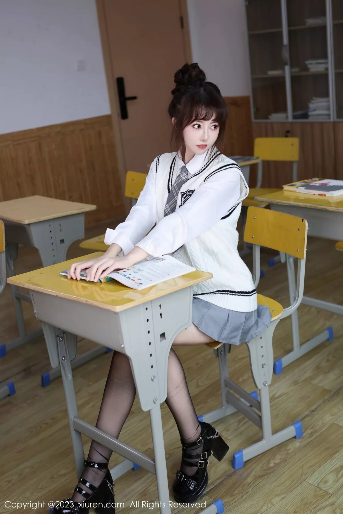 秀人集.com_[XiuRen秀人网]No.7712_模特白笑笑性感白色学妹制服露轻透内衣黑丝袜秀美腿诱惑写真87P