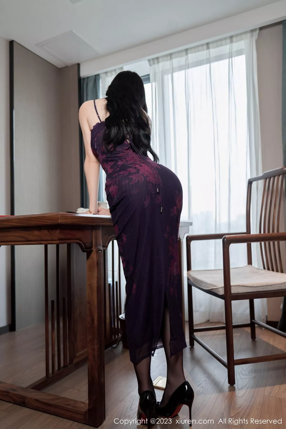 秀人集.com_[XiuRen秀人网]No.7719_女神周于希Sally性感暗红吊带长裙配超薄无内黑丝惹火诱惑写真91P