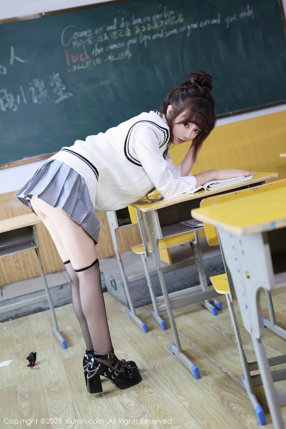 秀人集.com_[XiuRen秀人网]No.7712_模特白笑笑性感白色学妹制服露轻透内衣黑丝袜秀美腿诱惑写真87P