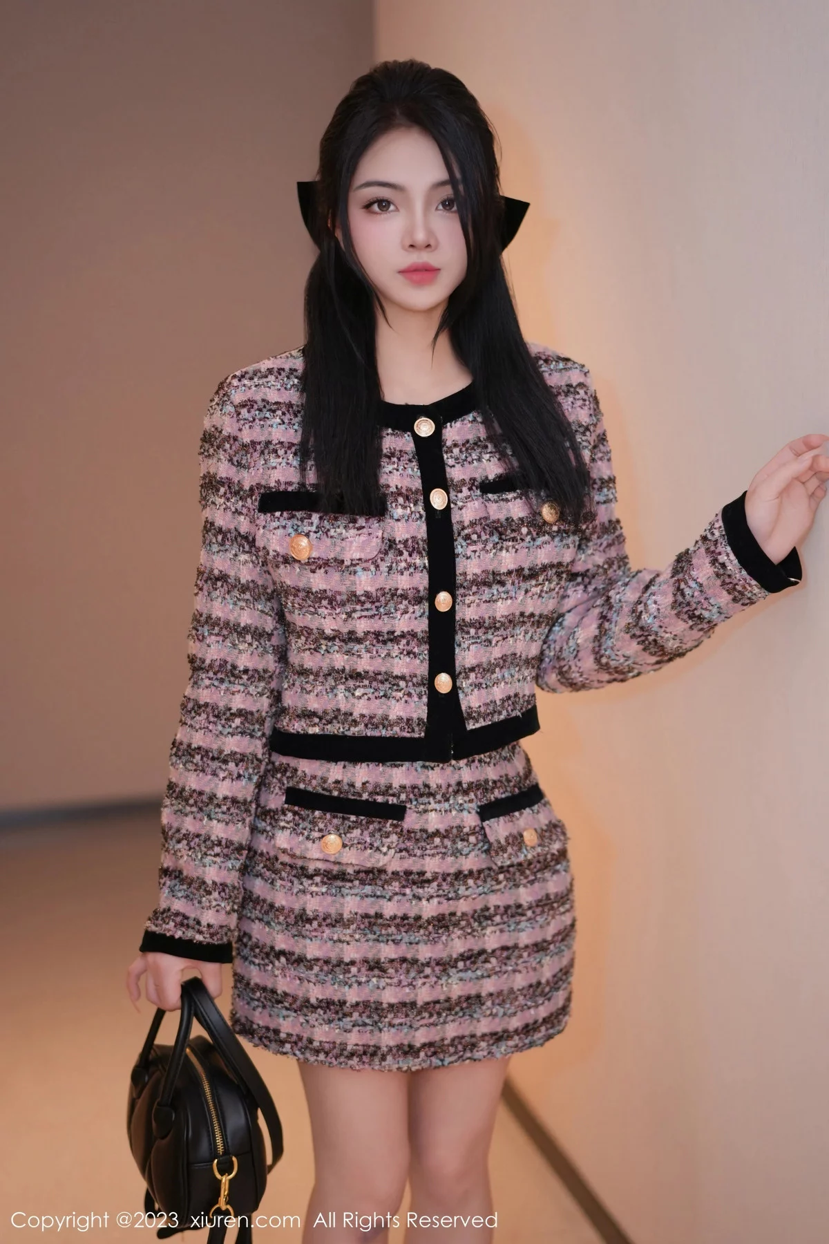 秀人集.com_[XiuRen秀人网]No.7877_模特媛宝儿boa性感暗粉短裙套装露黑色内衣秀曼妙身姿诱惑写真51P