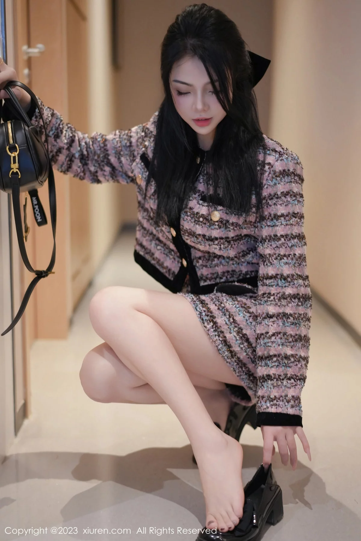 秀人集.com_[XiuRen秀人网]No.7877_模特媛宝儿boa性感暗粉短裙套装露黑色内衣秀曼妙身姿诱惑写真51P