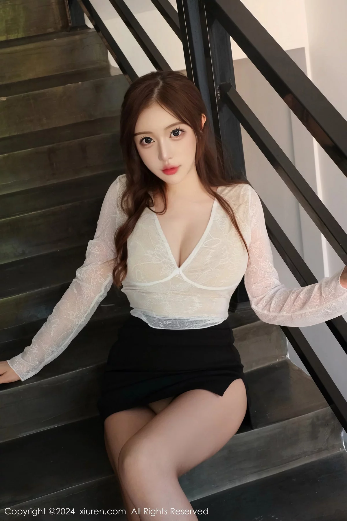 秀人集.com_[XiuRen秀人网]No.7895_丽质美人LindaLinda白上衣配短裙露粉色内衣秀丰满身材诱惑写真39P