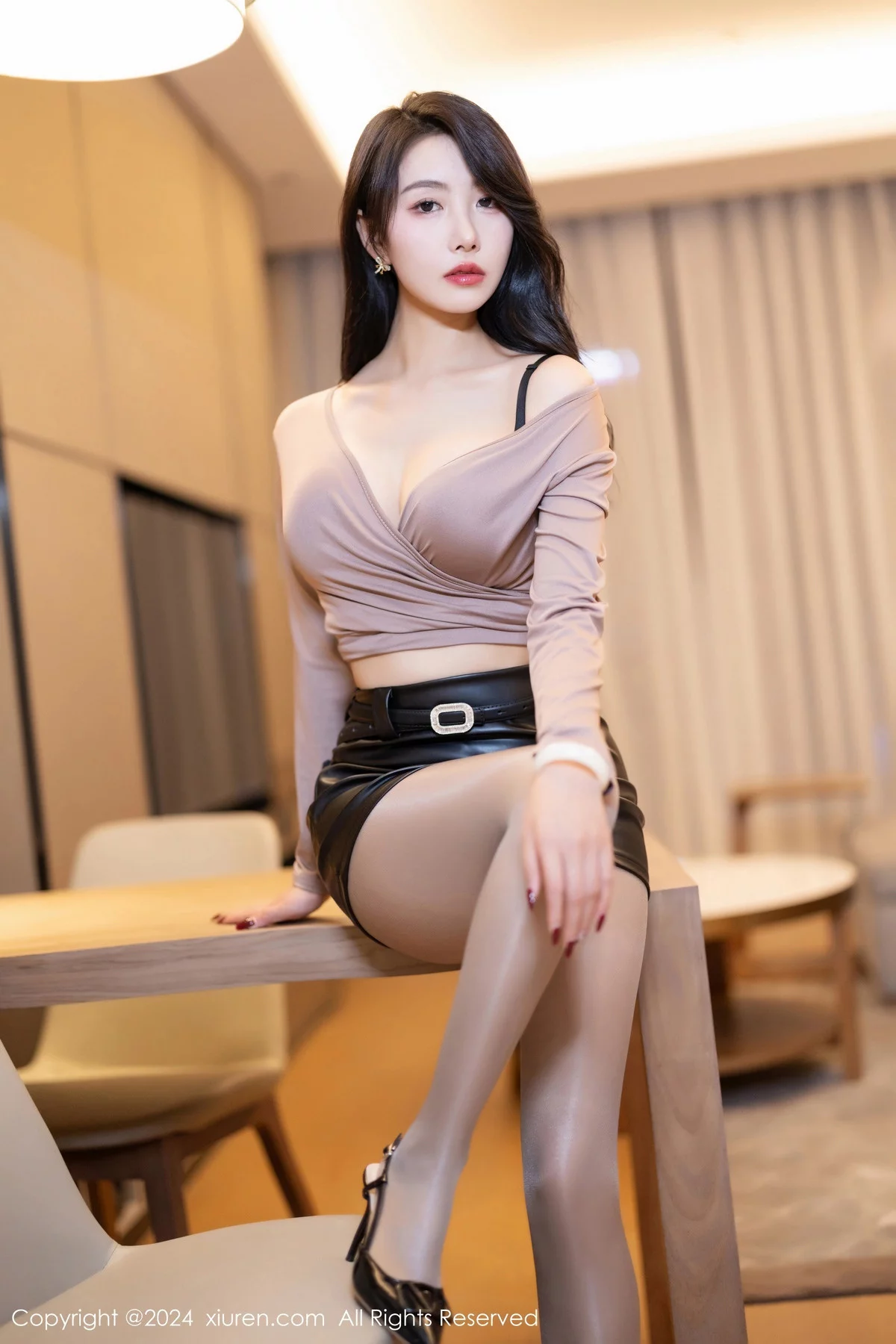 秀人集.com_[XiuRen秀人网]No.7897_模特苏苏阿私房性感黑色内衣配超薄闪亮黑丝秀惹火身姿诱惑写真84P