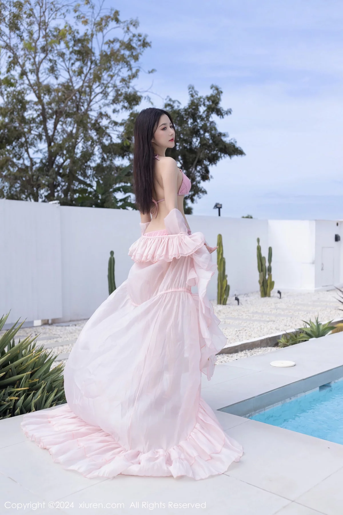 秀人集.com_[XiuRen秀人网]No.7920_模特鱼子酱Fish泳池边性感粉色比基尼服饰秀曼妙身姿诱惑写真81P