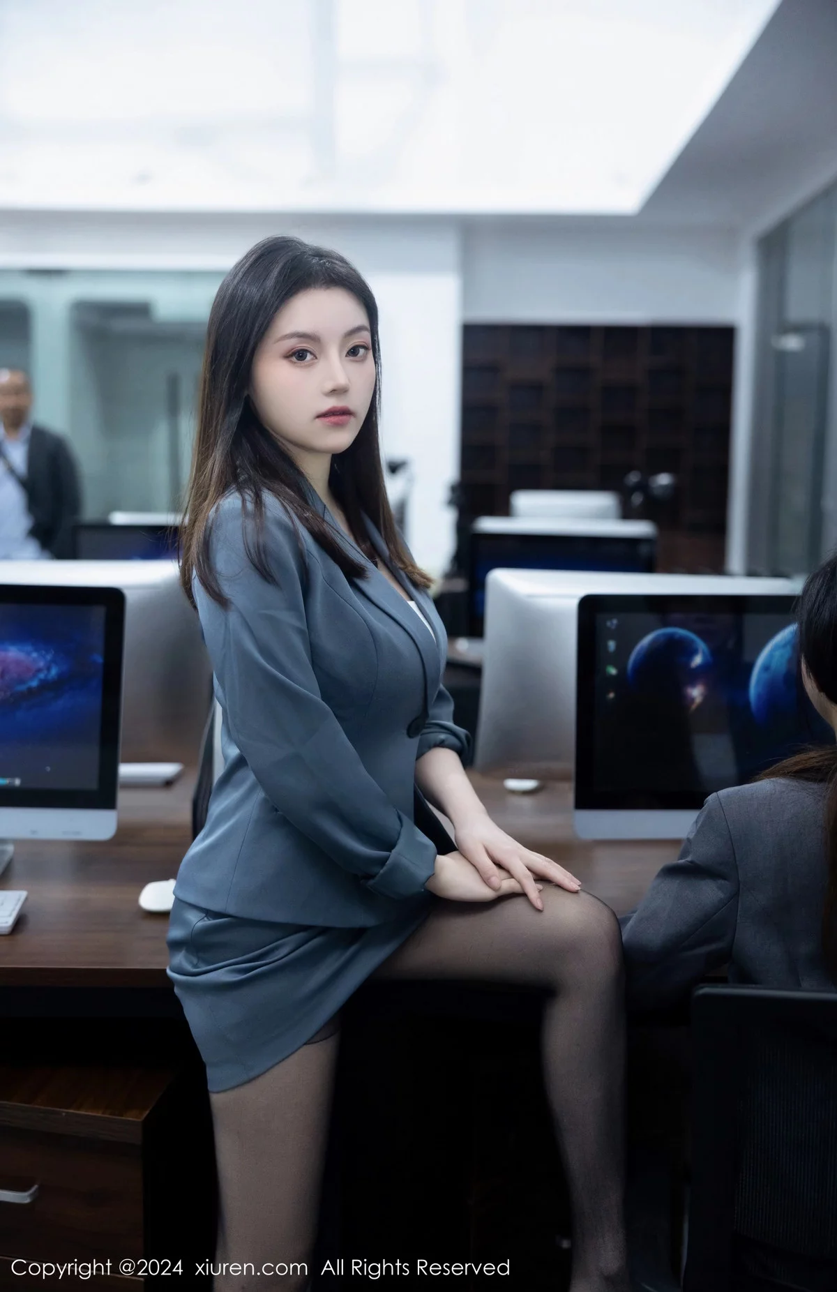秀人集.com_[XiuRen秀人网]No.7923_模特合集公司场景豆瓣酱性感OL装扮配超薄黑丝完美诱惑写真104P