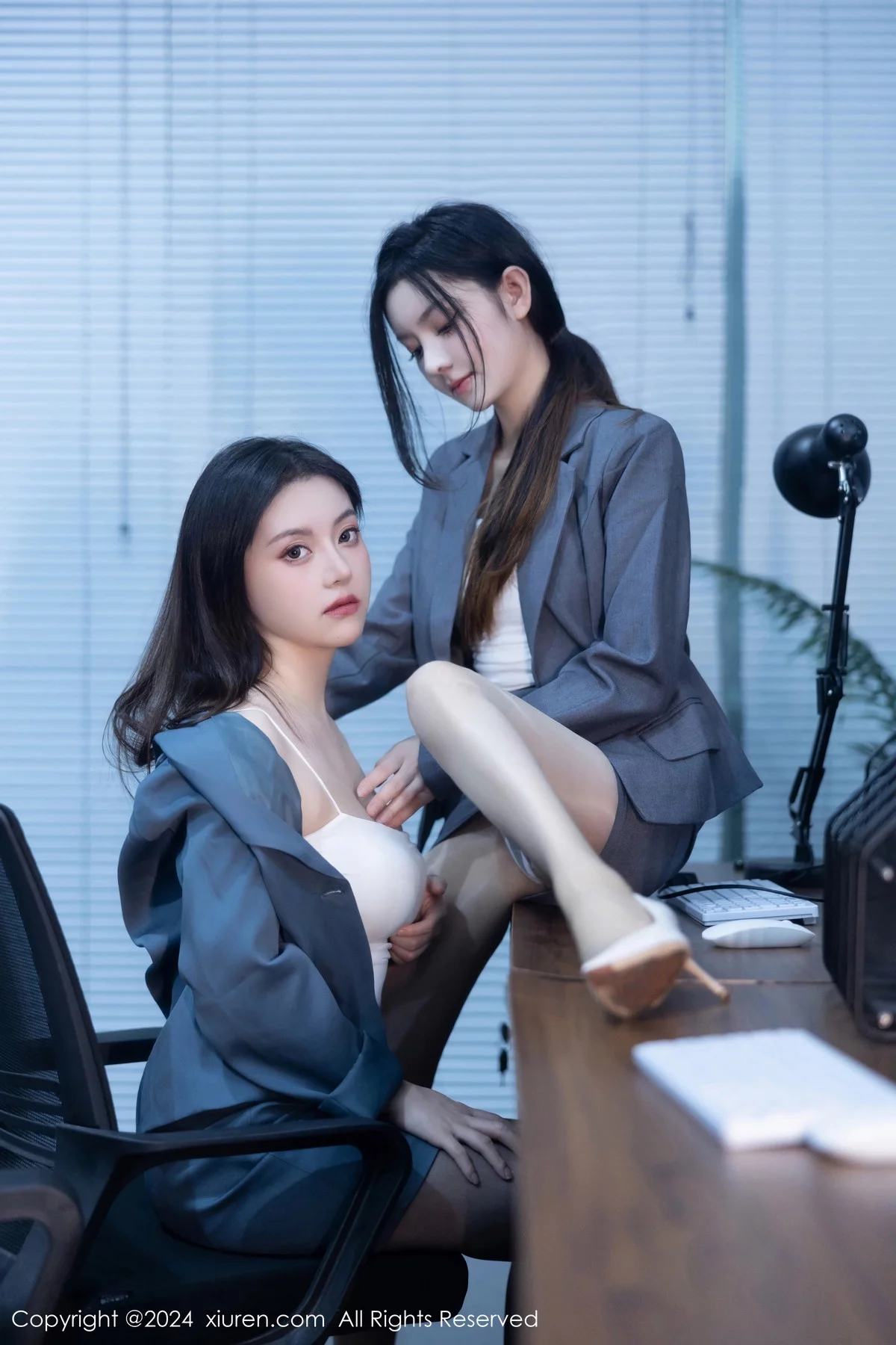 秀人集.com_[XiuRen秀人网]No.7923_模特合集公司场景豆瓣酱性感OL装扮配超薄黑丝完美诱惑写真104P