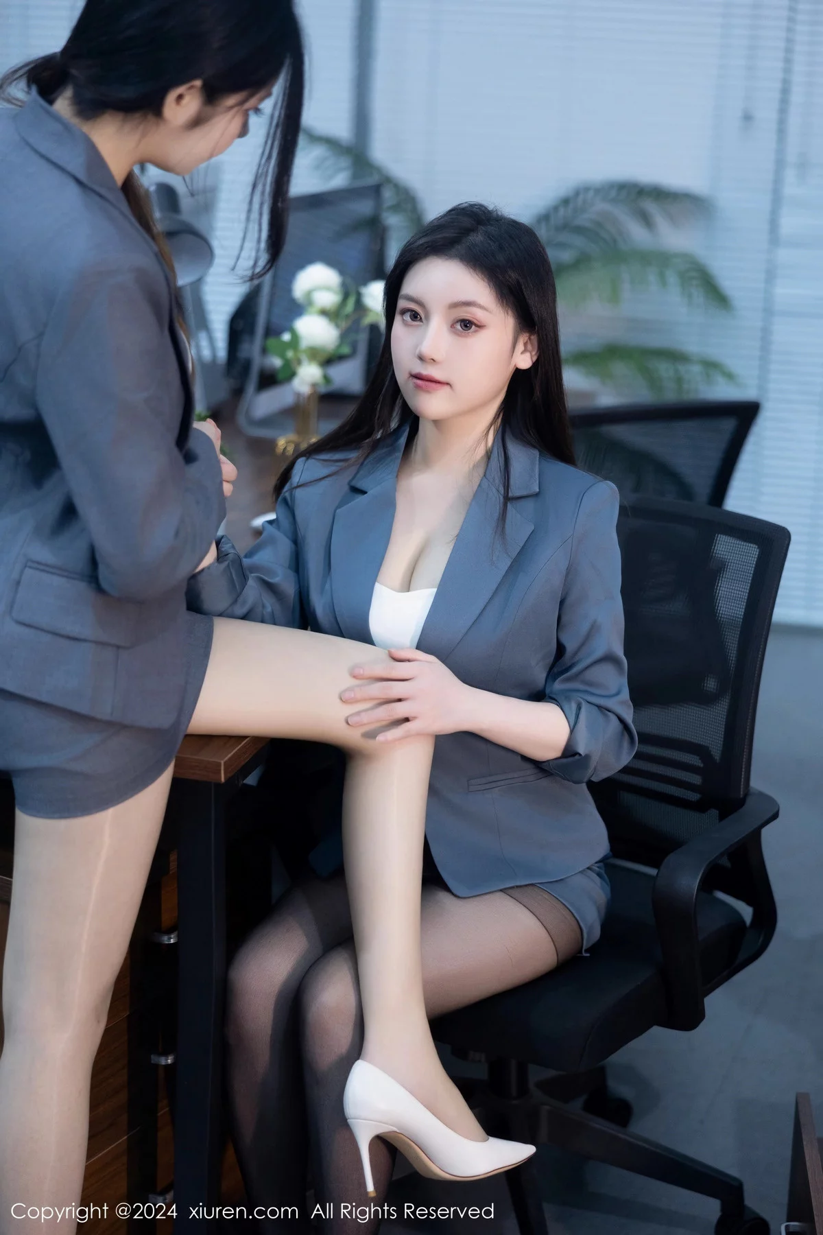 秀人集.com_[XiuRen秀人网]No.7923_模特合集公司场景豆瓣酱性感OL装扮配超薄黑丝完美诱惑写真104P