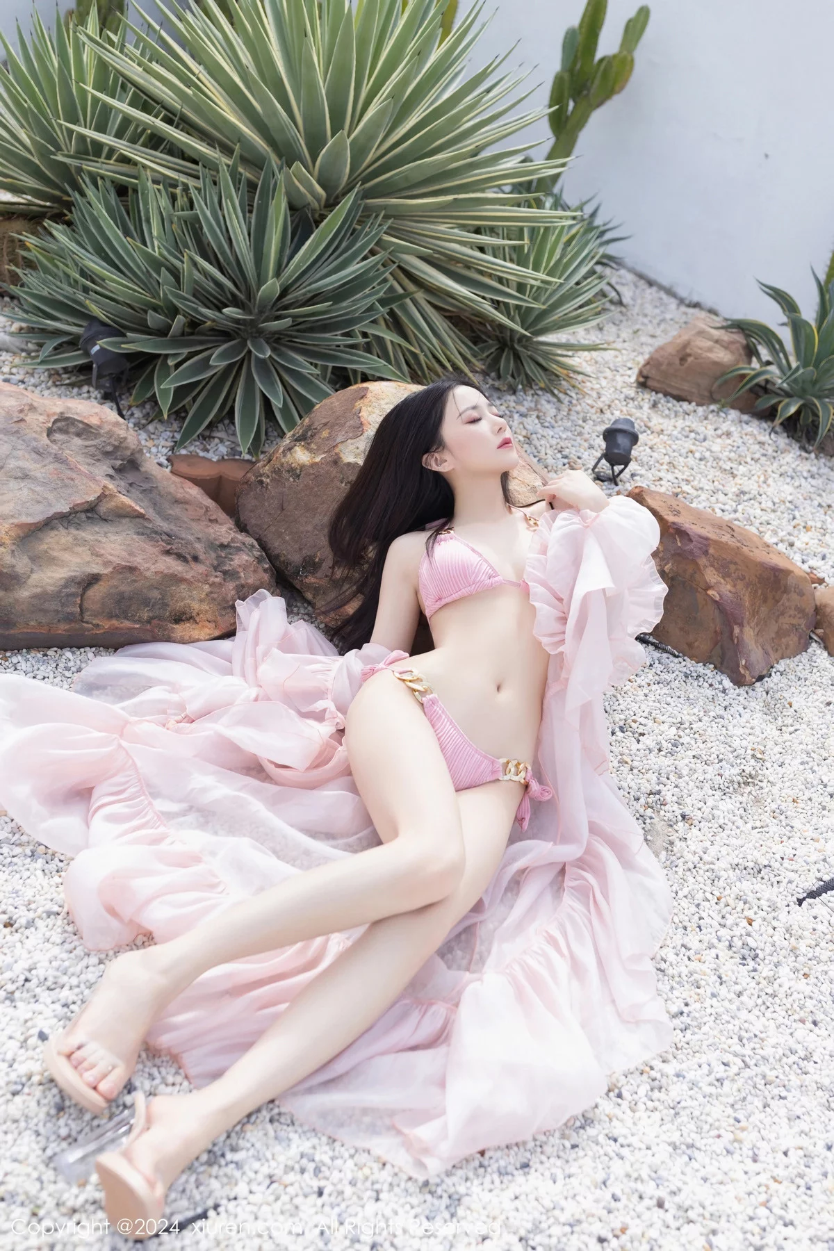 秀人集.com_[XiuRen秀人网]No.7920_模特鱼子酱Fish泳池边性感粉色比基尼服饰秀曼妙身姿诱惑写真81P