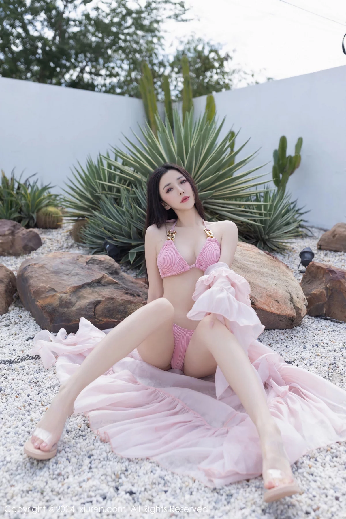 秀人集.com_[XiuRen秀人网]No.7920_模特鱼子酱Fish泳池边性感粉色比基尼服饰秀曼妙身姿诱惑写真81P