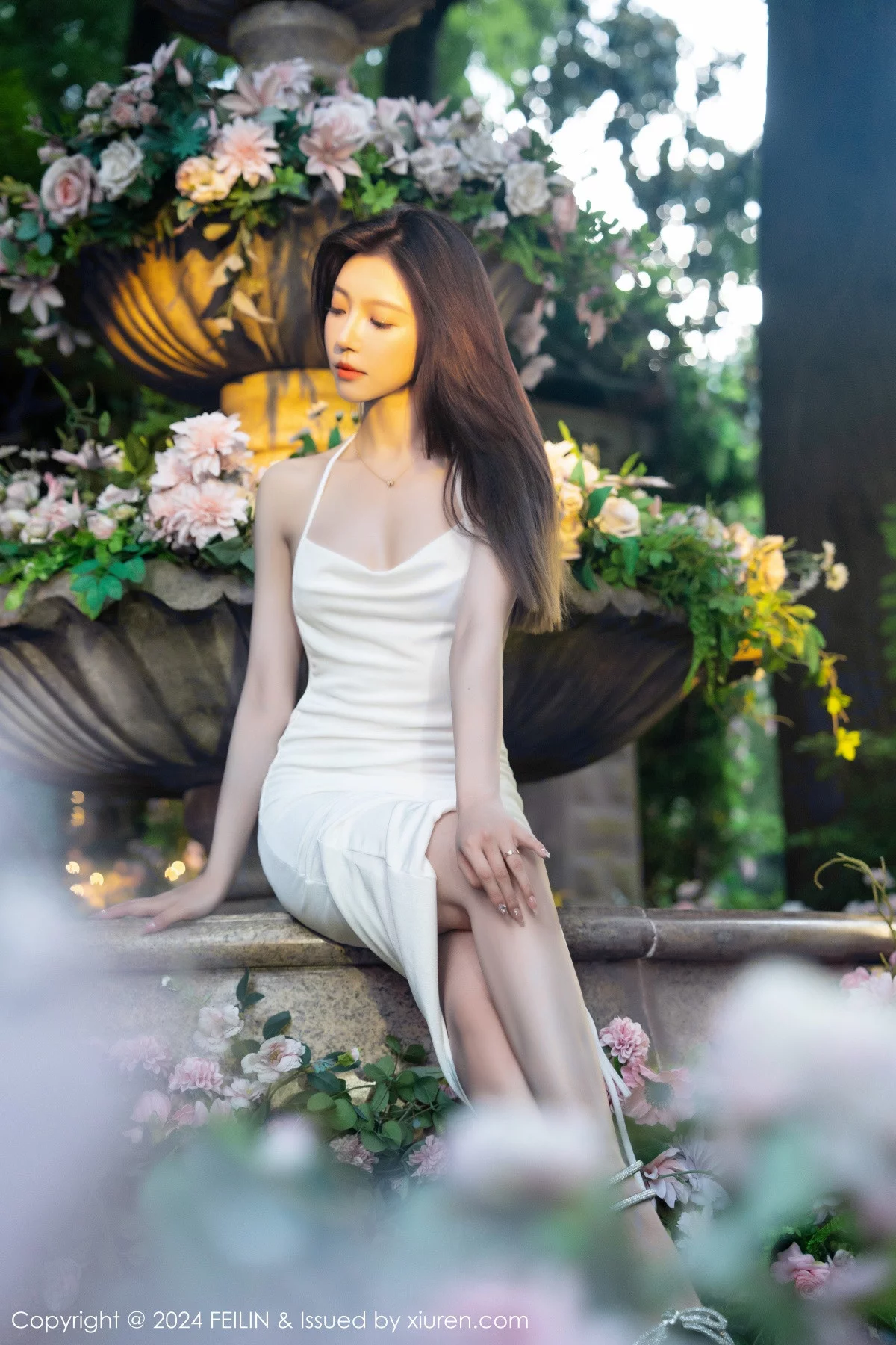 秀人集.com_[FeiLin嗲囡囡]VOL.472_女神冯木木LRIS白色连衣长裙+性感灰色内衣秀曼妙身姿迷人写真70P