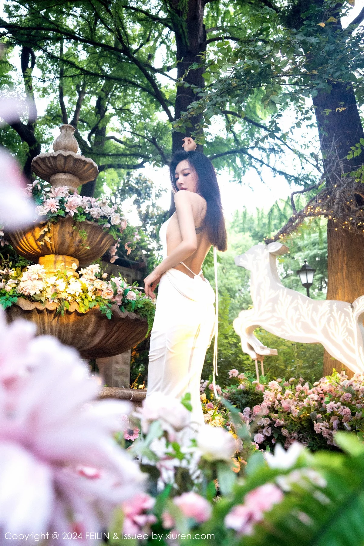 秀人集.com_[FeiLin嗲囡囡]VOL.472_女神冯木木LRIS白色连衣长裙+性感灰色内衣秀曼妙身姿迷人写真70P