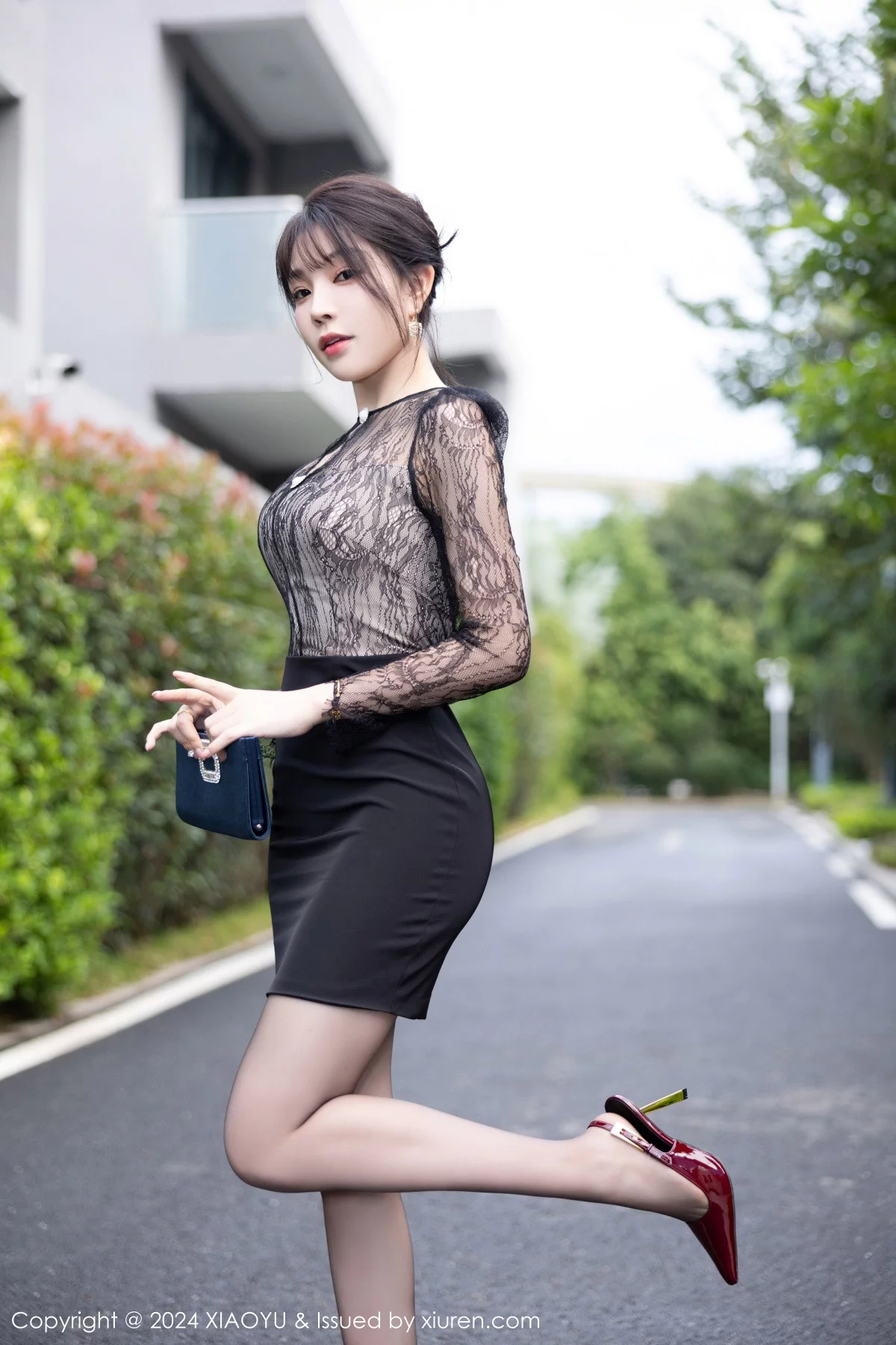 秀人集.com_[XiaoYu画语界]Vol.1181_女神徐莉芝Booty黑色轻透连衣裙露蓝色内衣秀曼妙身姿诱惑写真84P