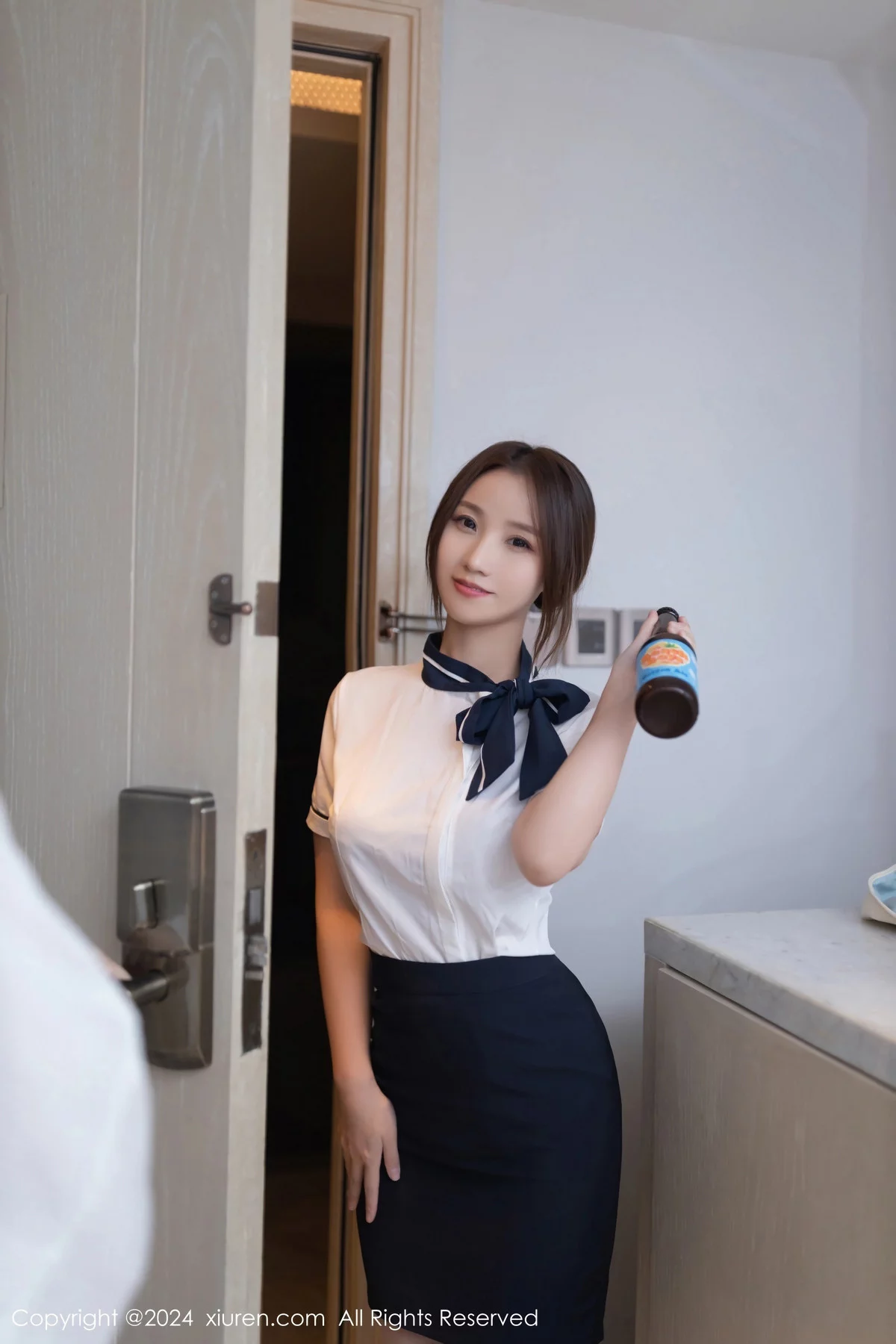 秀人集.com_[XiuRen秀人网]No.7938_模特杏子Yada性感空姐制服露紫色蕾丝内衣秀曼妙身姿诱惑写真86P