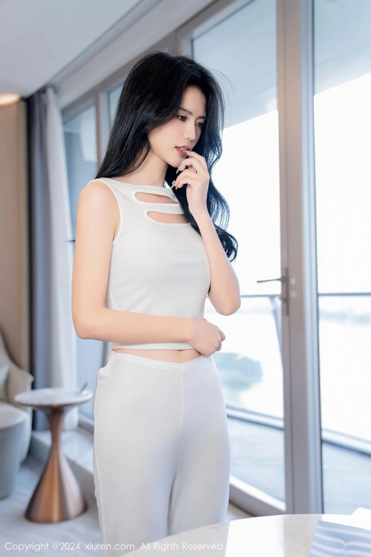 秀人集.com_[XiuRen秀人网]No.7937_模特浅浅Danny性感简约白色套装露白色内衣秀曼妙身姿诱惑写真82P