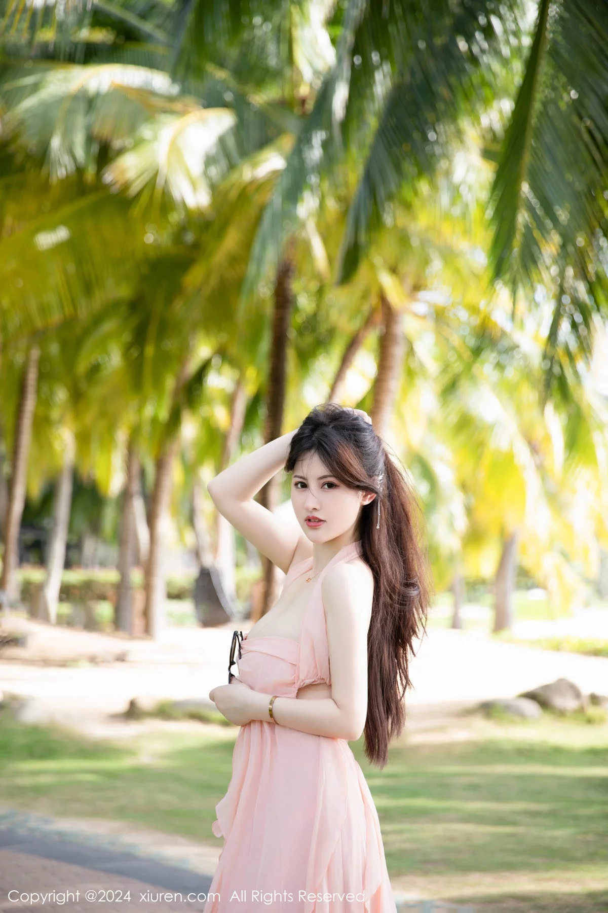 秀人集.com_[XiuRen秀人网]No.7948_模特诗诗kiki性感粉色连衣裙露粉色内衣配原色丝袜惹火诱惑写真91P