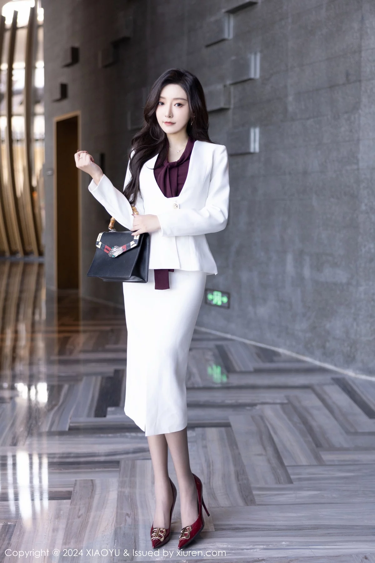 秀人集.com_[XiaoYu画语界]Vol.1183_女神王馨瑶yanni白色OL制服露灰色蕾丝内衣配开档黑丝诱惑写真84P