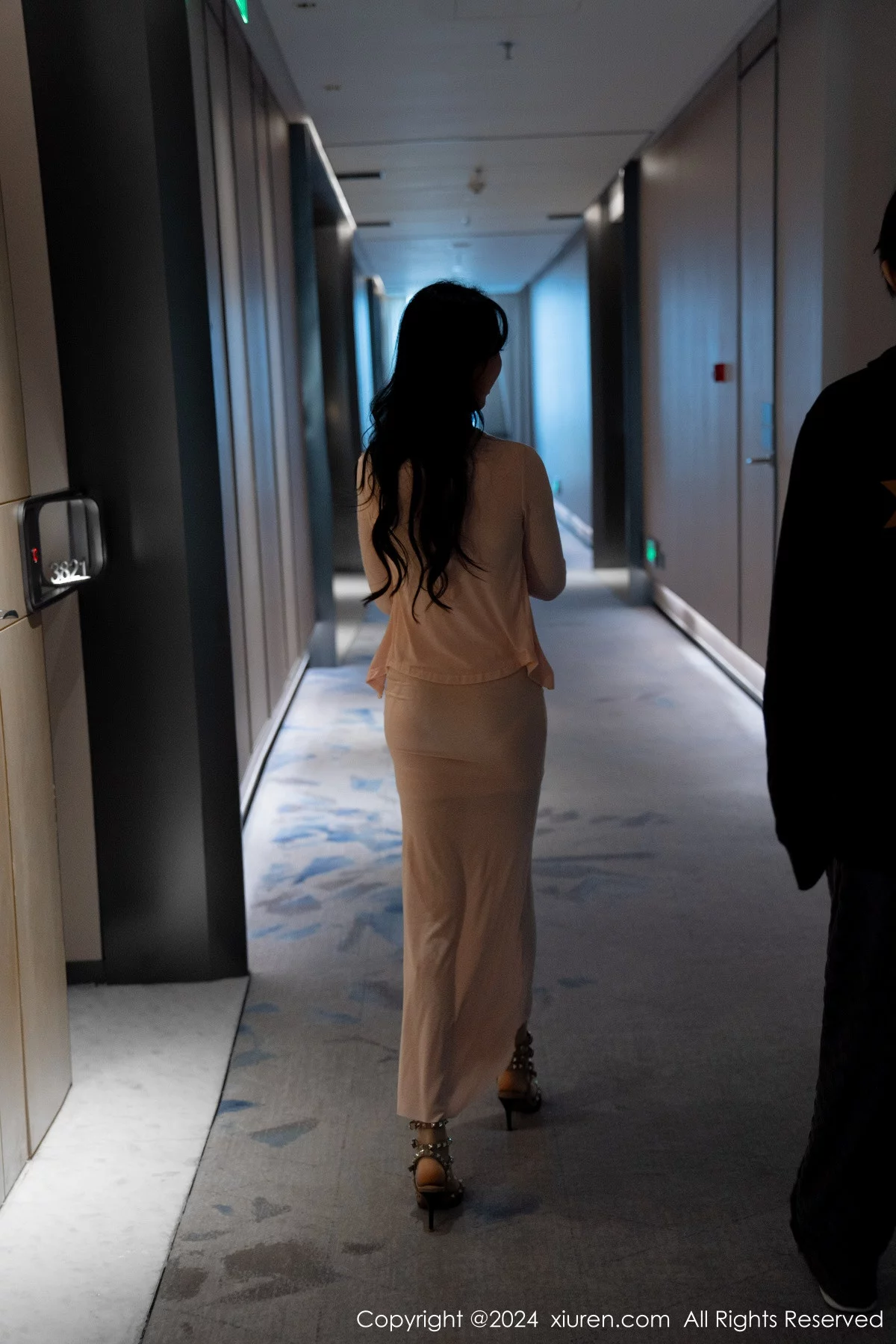 秀人集.com_[XiuRen秀人网]No.7945_模特利世白色轻透上衣露性感黑色蕾丝内衣秀曼妙身姿诱惑写真96P