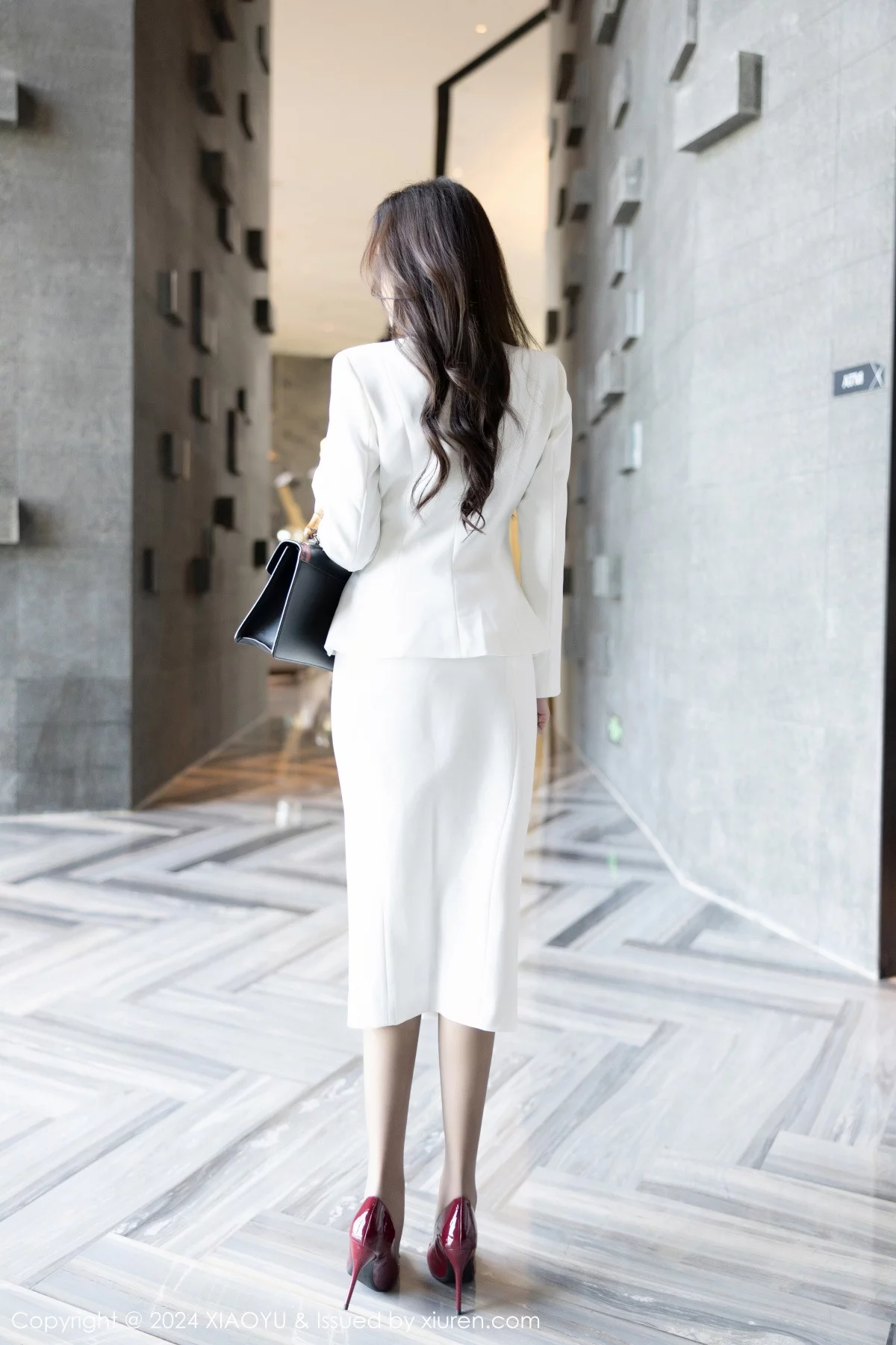 秀人集.com_[XiaoYu画语界]Vol.1183_女神王馨瑶yanni白色OL制服露灰色蕾丝内衣配开档黑丝诱惑写真84P