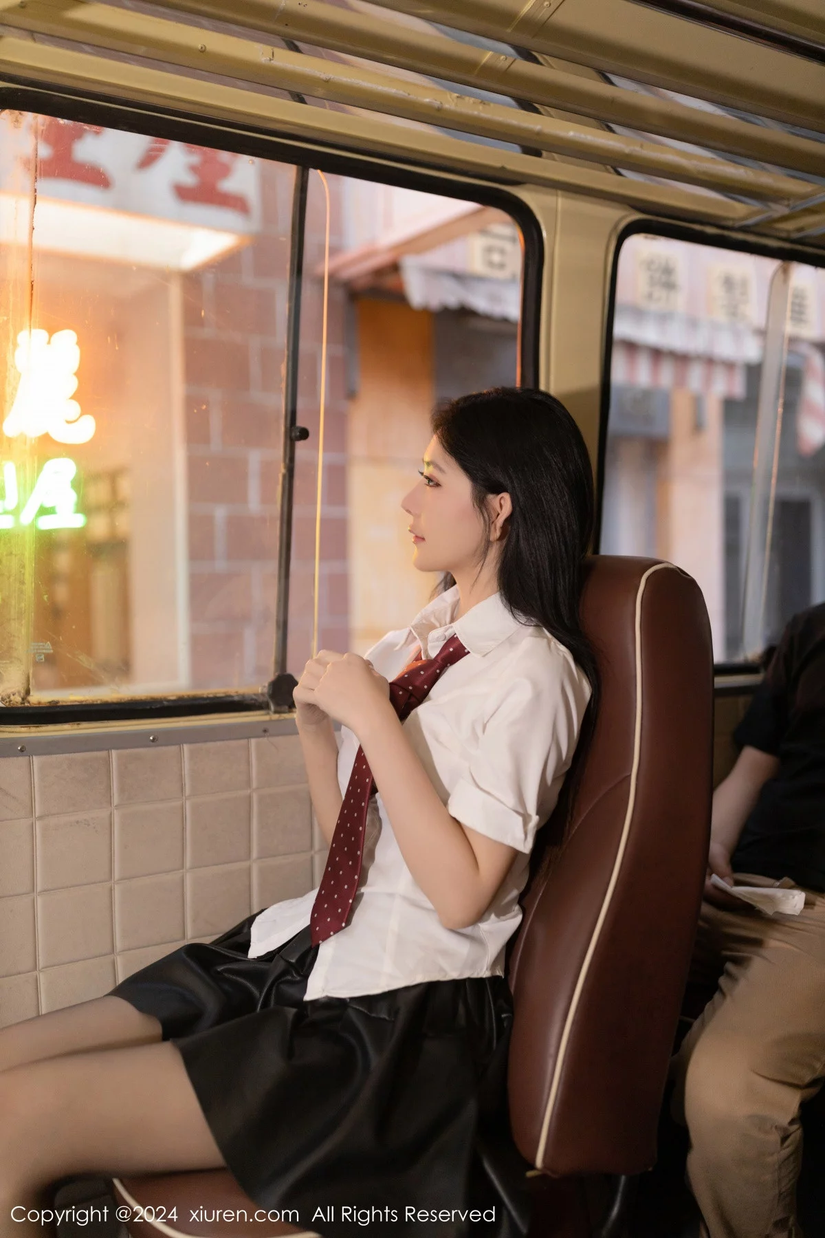 秀人集.com_[XiuRen秀人网]No.7957_模特幼幼性感学妹装扮红色蕾丝内衣配破烂黑丝秀美腿诱惑写真80P