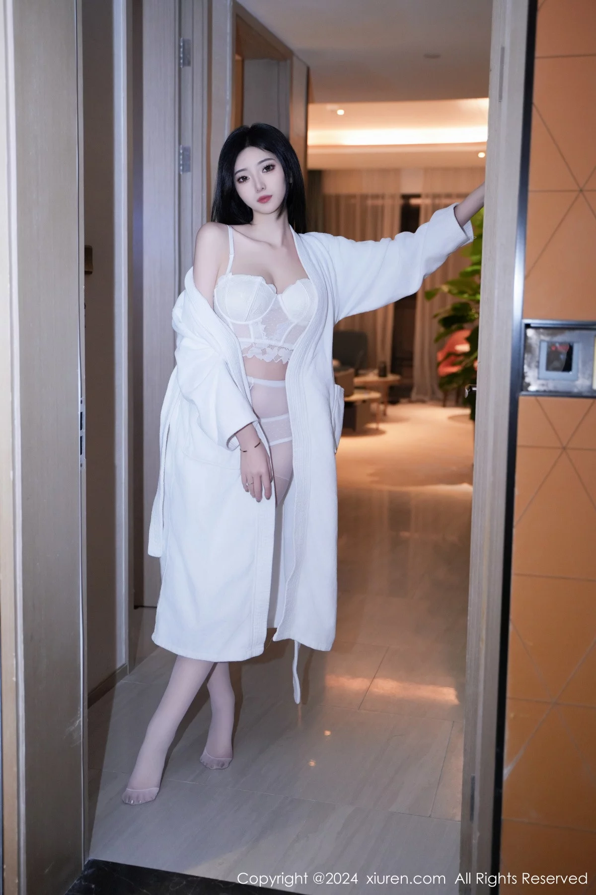 秀人集.com_[XiuRen秀人网]No.7960_模特安琪Yee白色睡袍露性感白色蕾丝情趣内衣秀丰腴身材诱惑写真64P